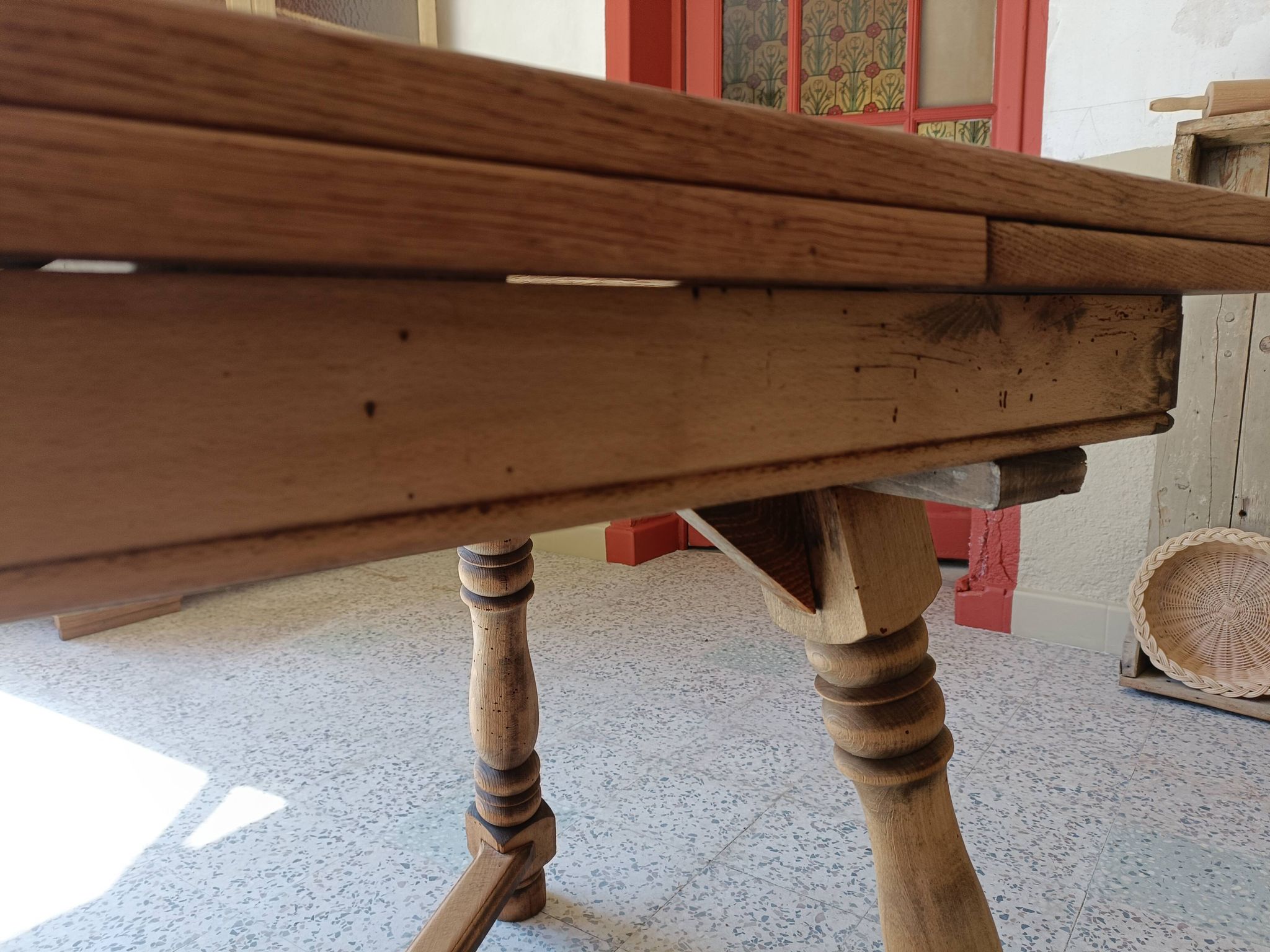 Table avec rallonges intégrées rénovée