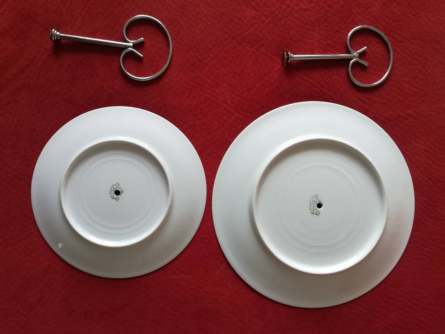 Set of two white porcelain cake stands, former royal factory, Limoges