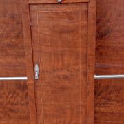Art deco entrance cloakroom