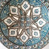 Vintage Moroccan plate in ceramic with filigree of alpaca and bone.