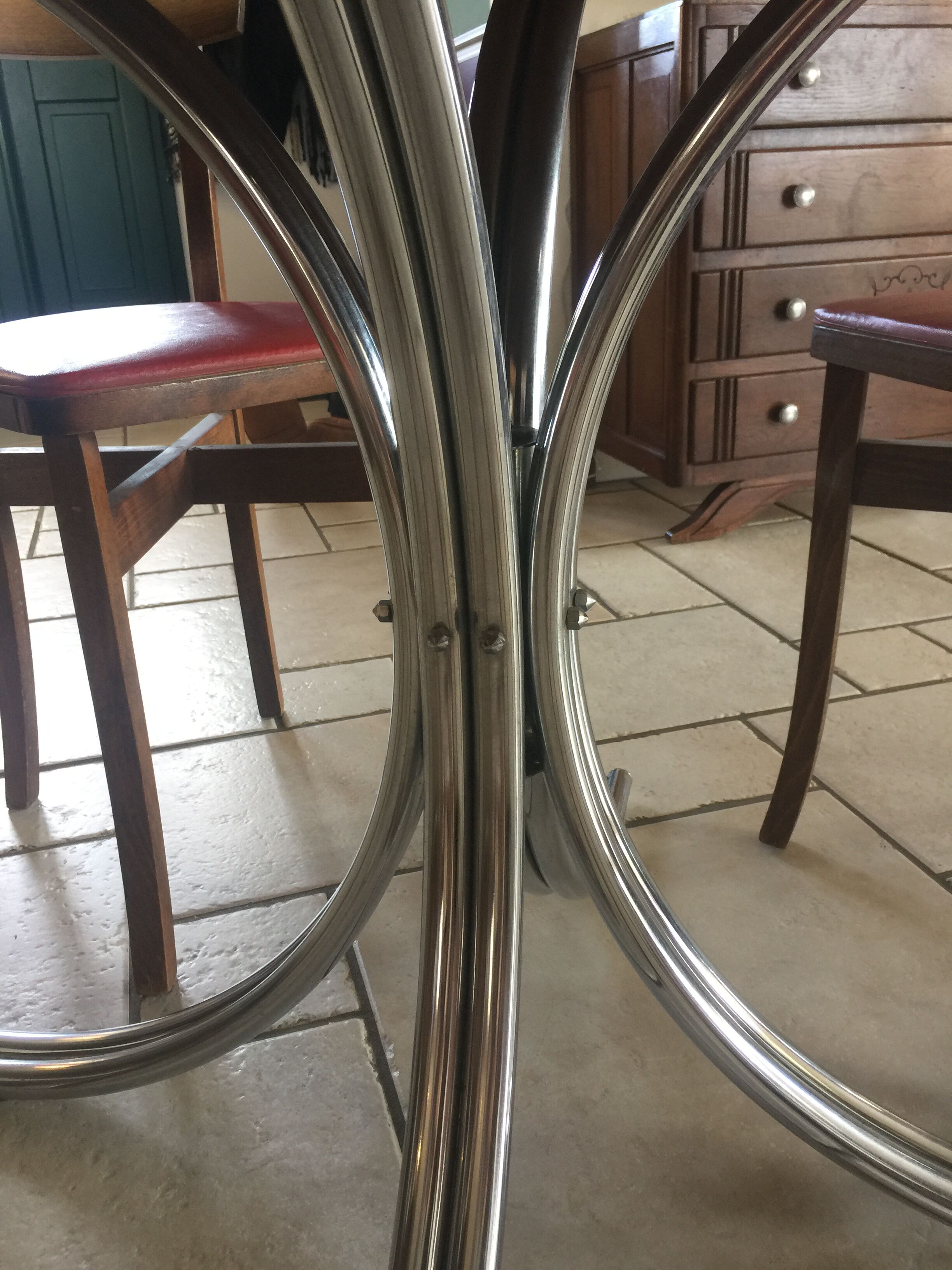 Round table from the 70's chrome and wood