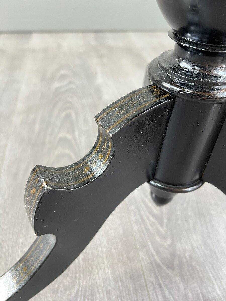 Victorian Style Tilting Top Pedestal Table, 19th Century