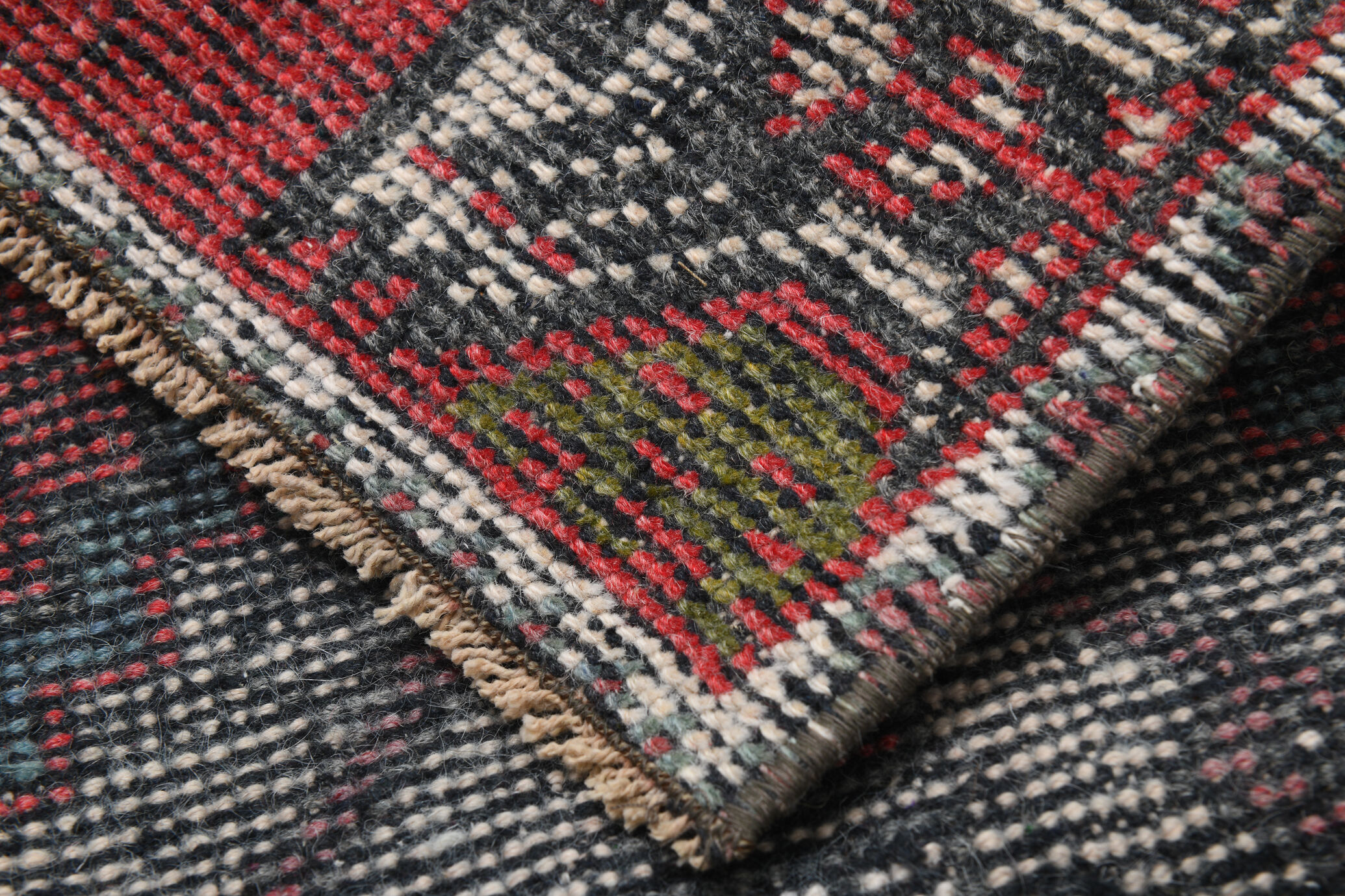 Coral red vintage rug 91x45cm