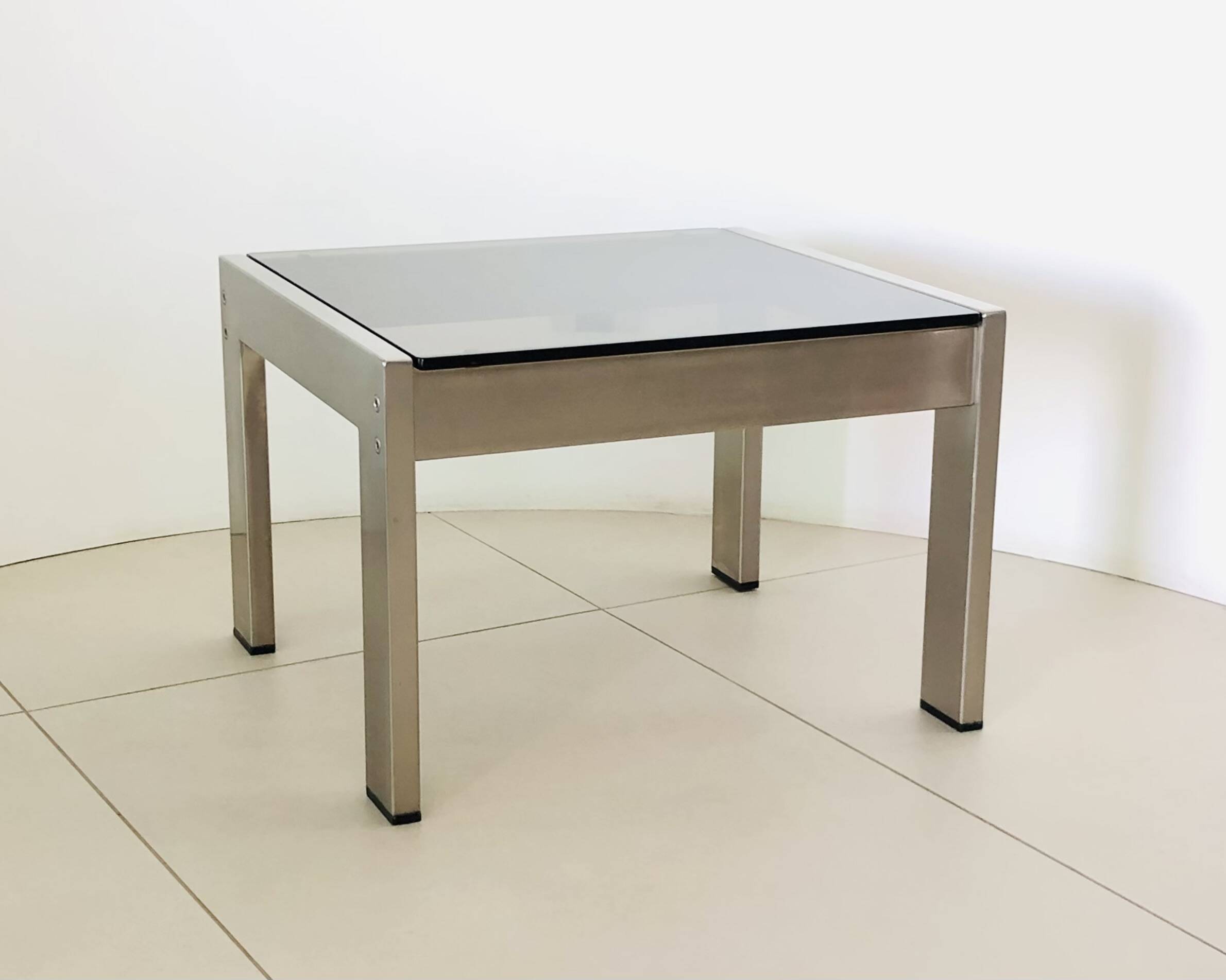 Table basse carrée Tau par Gae Aulenti, edition Rinascente  Italie années 70