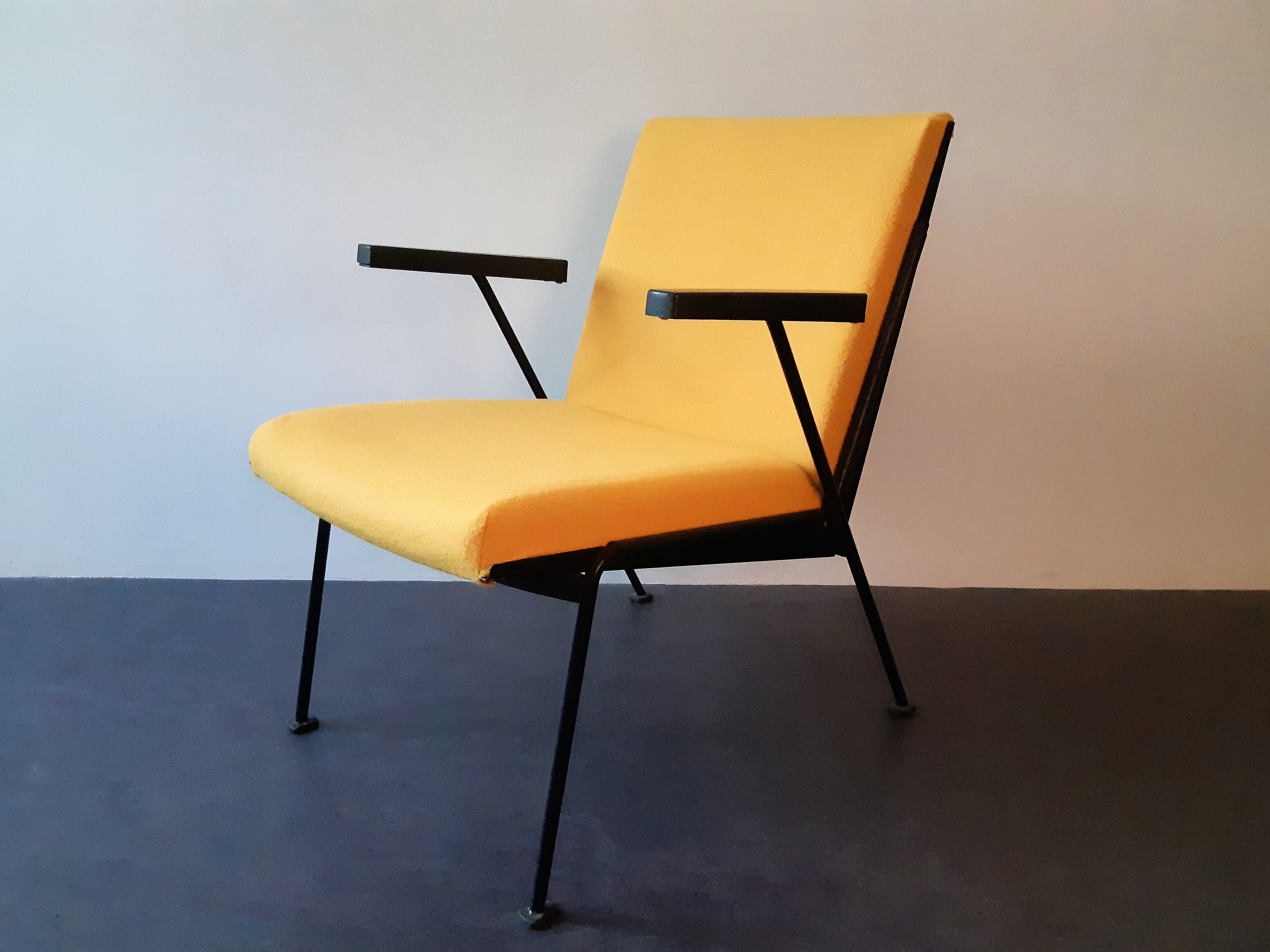 2 yellow 'Oase' lounge chairs with armrests by Wim Rietveld for Ahrend de Circel