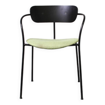 Pavilion AV4 chair, & Tradition