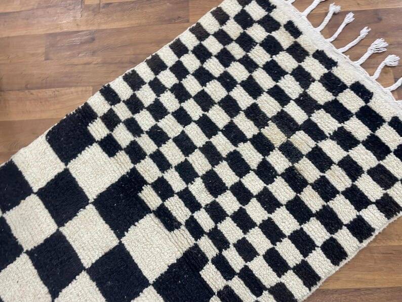 Handmade traditional Berber rug size 150 x 250 cm