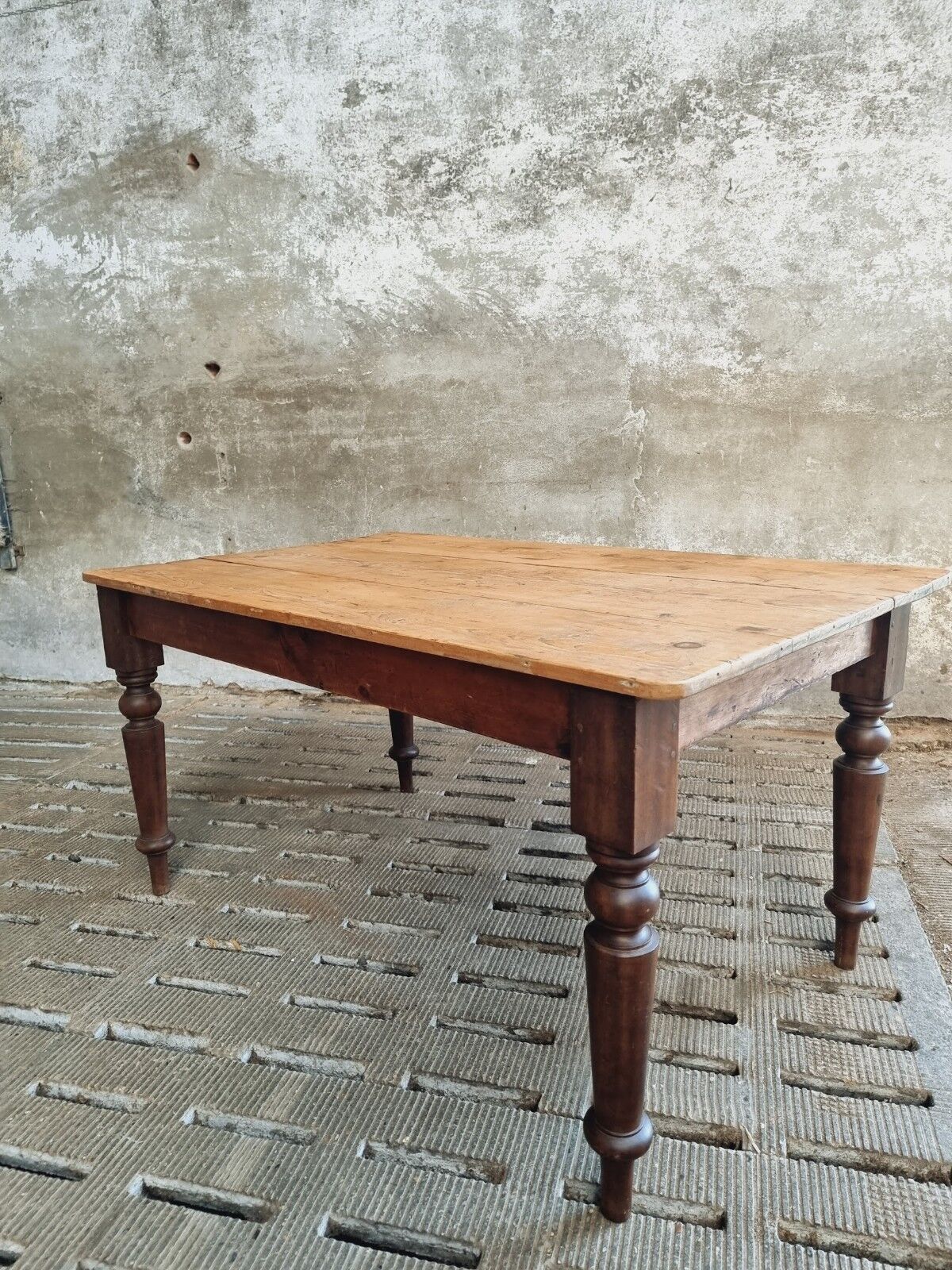 Antique dining table 92 x 154 cm