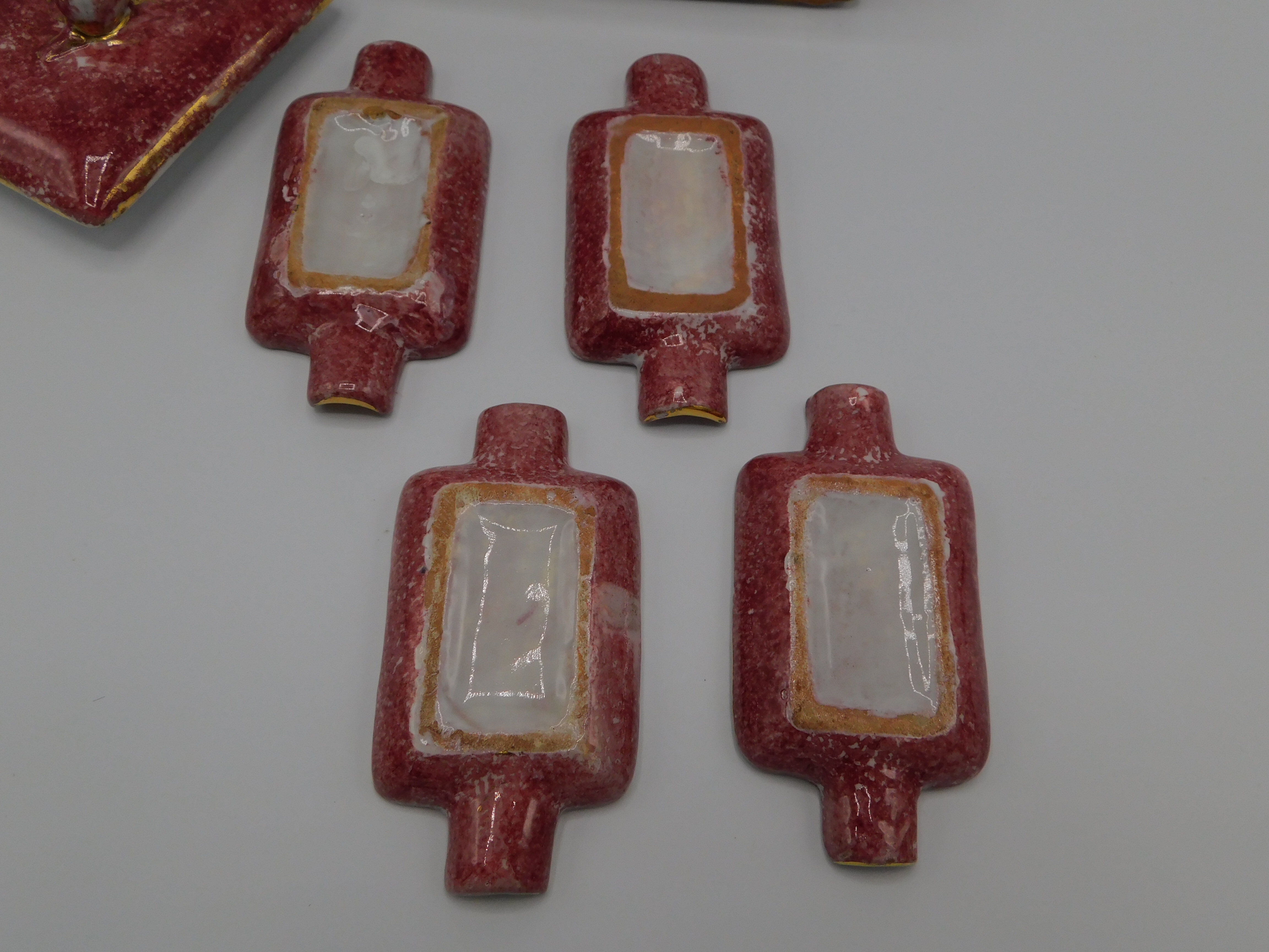 Italian guests ashtray in rose and gilding earthenware