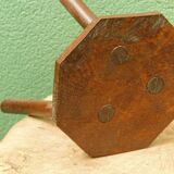 Tabouret en bois tripode, assiste octogonale