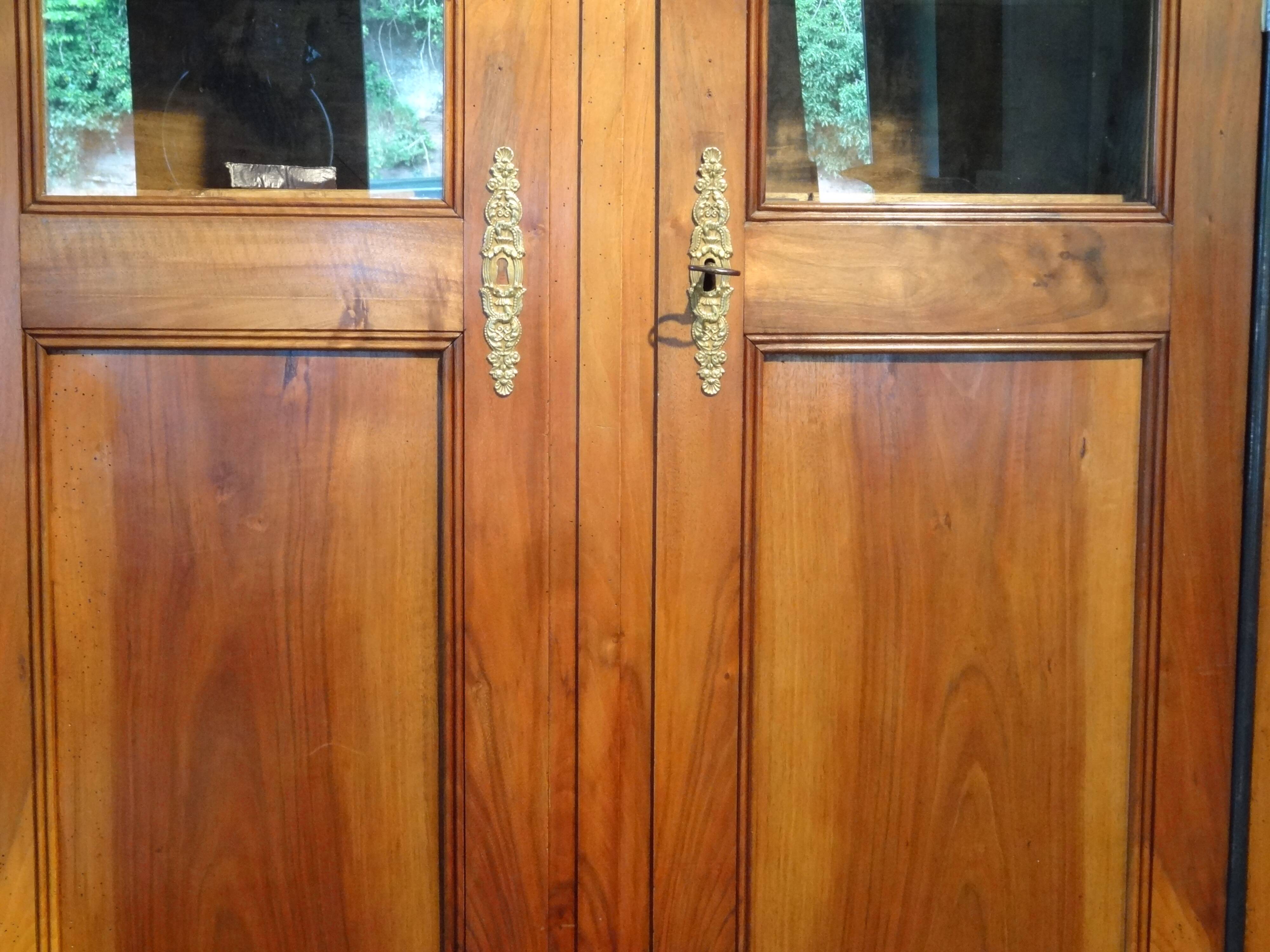 Large director's bookcase in solid walnut, 19th century.