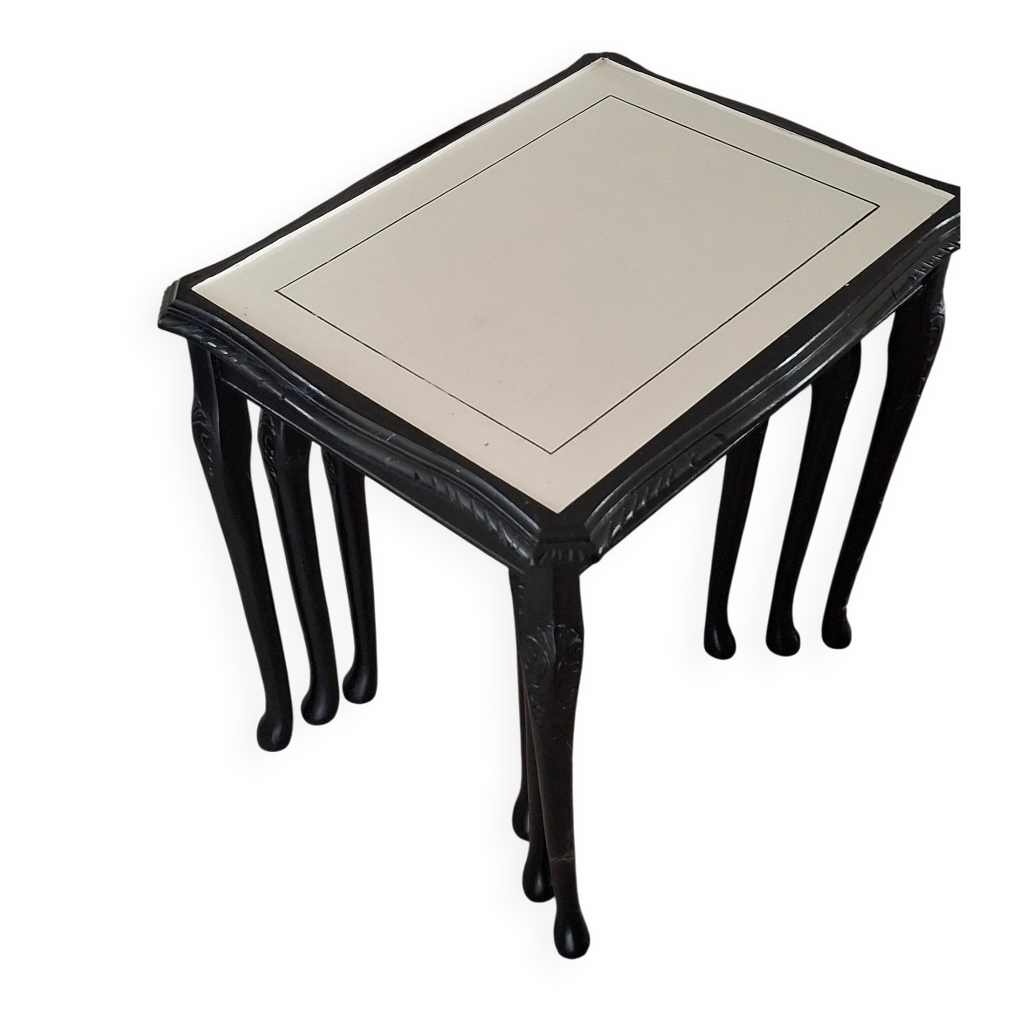 Tables gigognes