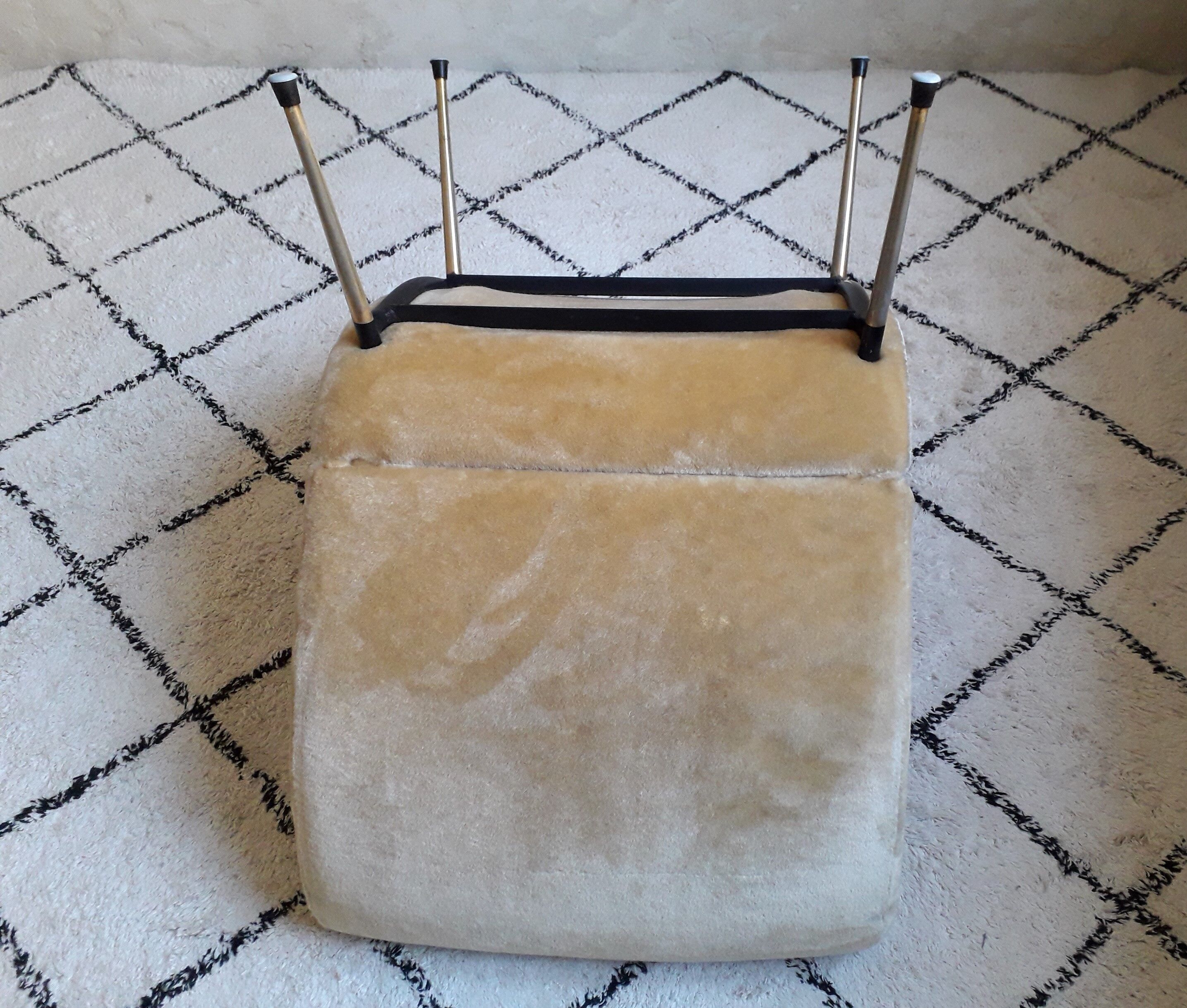 Pelfran chair, Kiss model