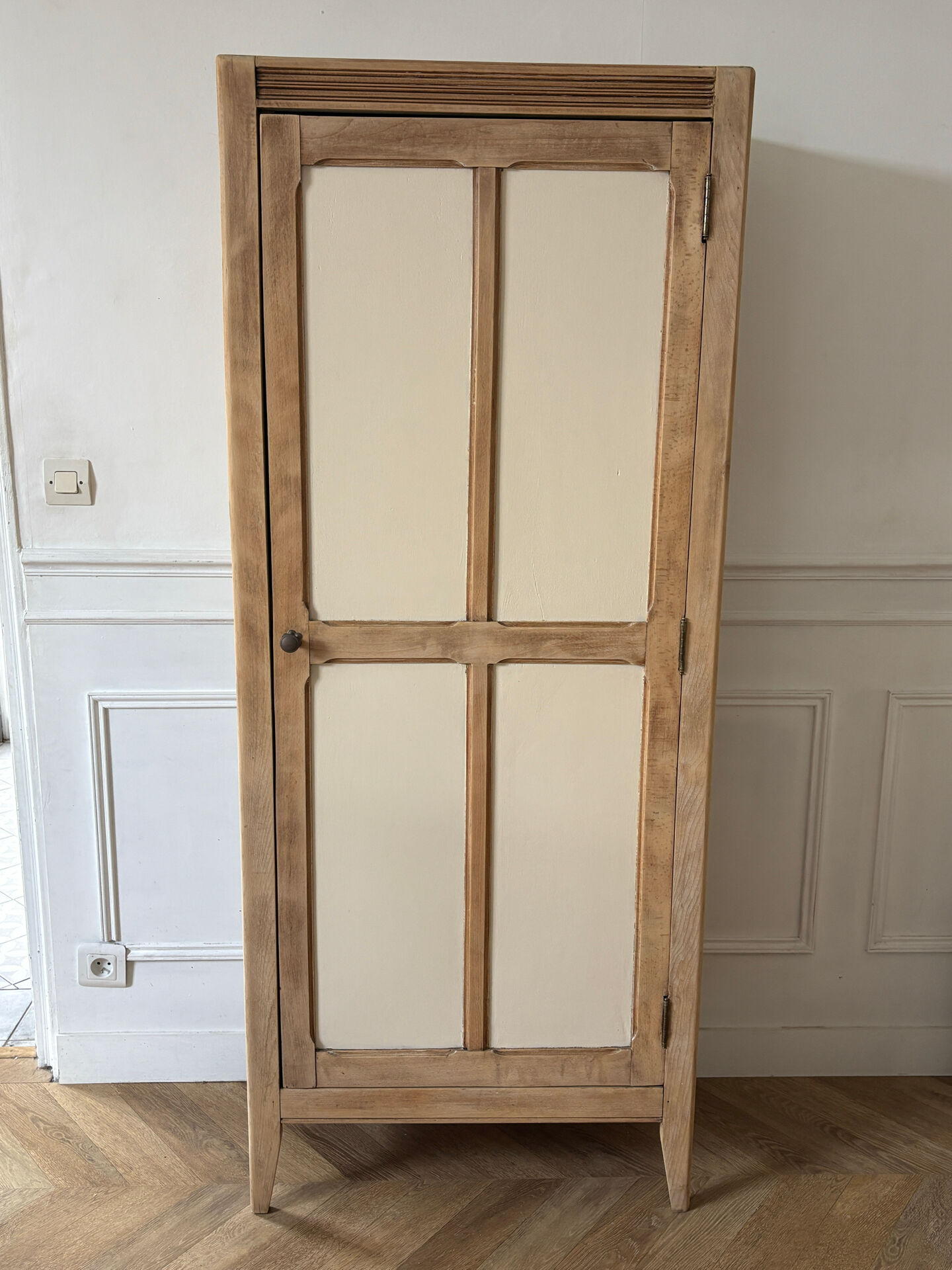 Armoire parisienne