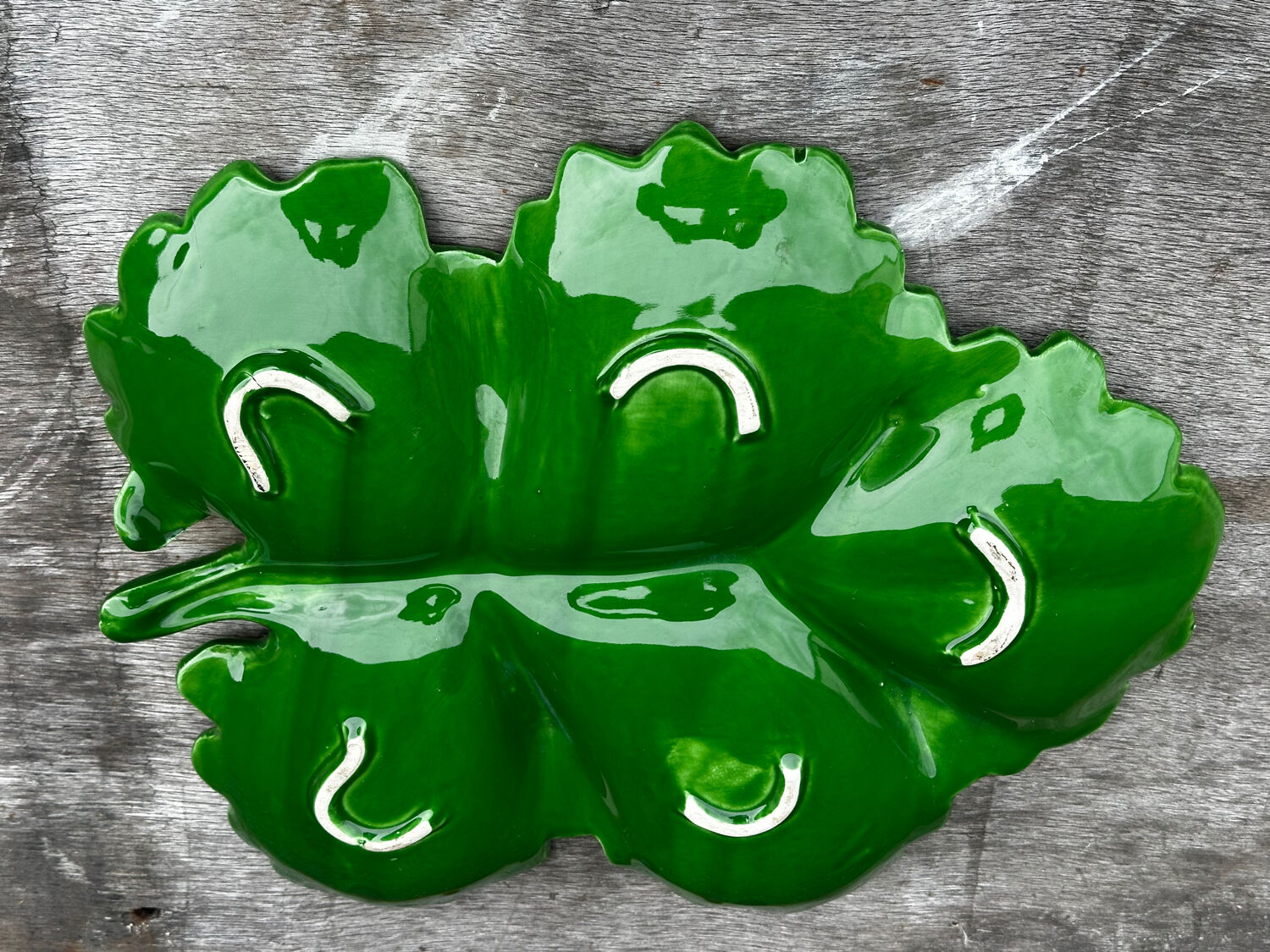 Green Ceramic Hors d'Oeuvres Dish in Leaf Shape, Art Deco Period