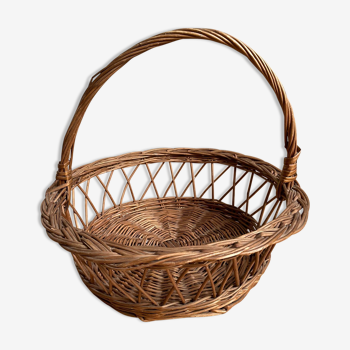 Round wicker basket