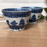 2 fine porcelain cups