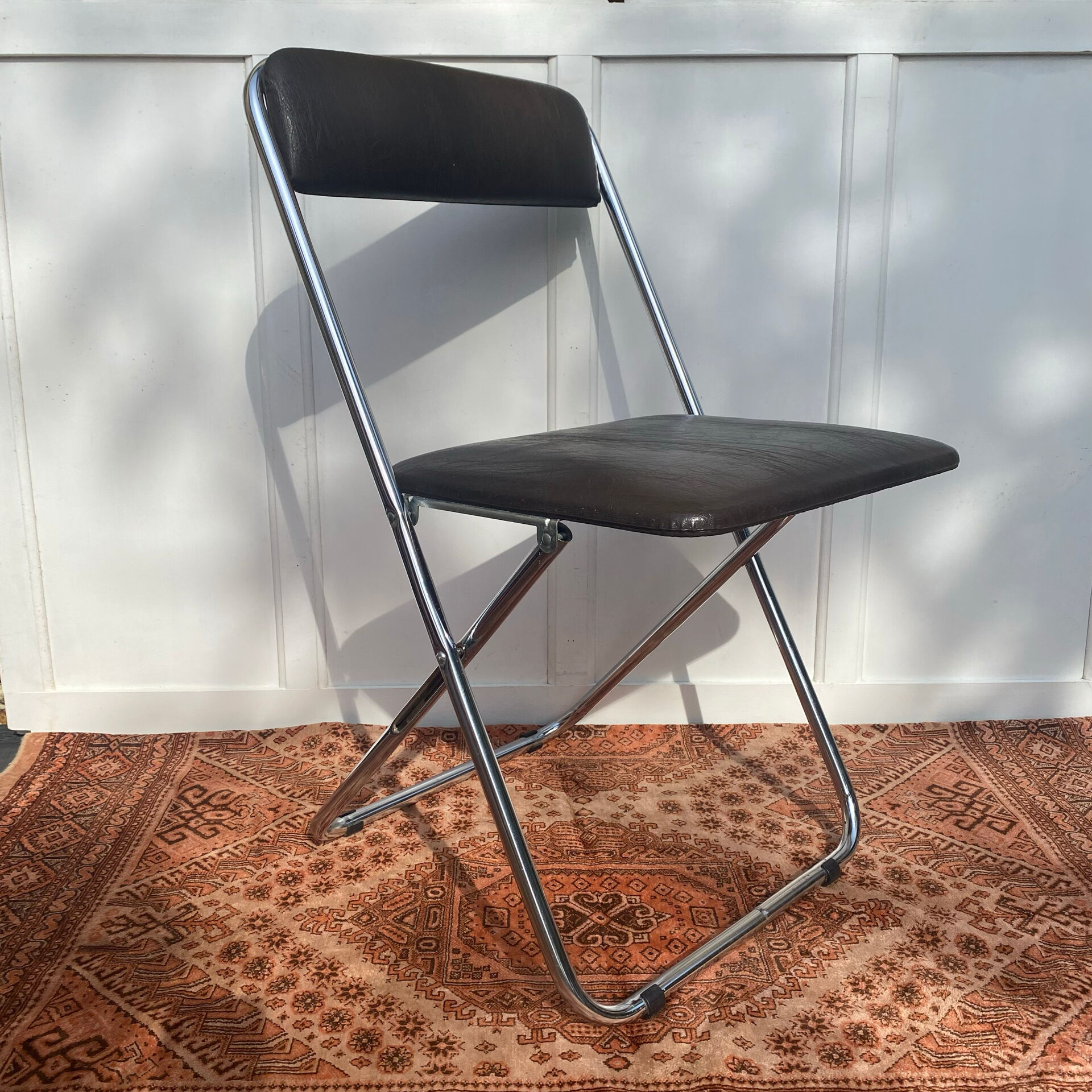 Chaise pliante en Skaï et chrome , années 70