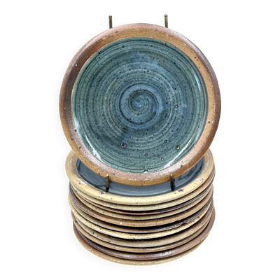 12 assiettes de Piere Digan  la borne