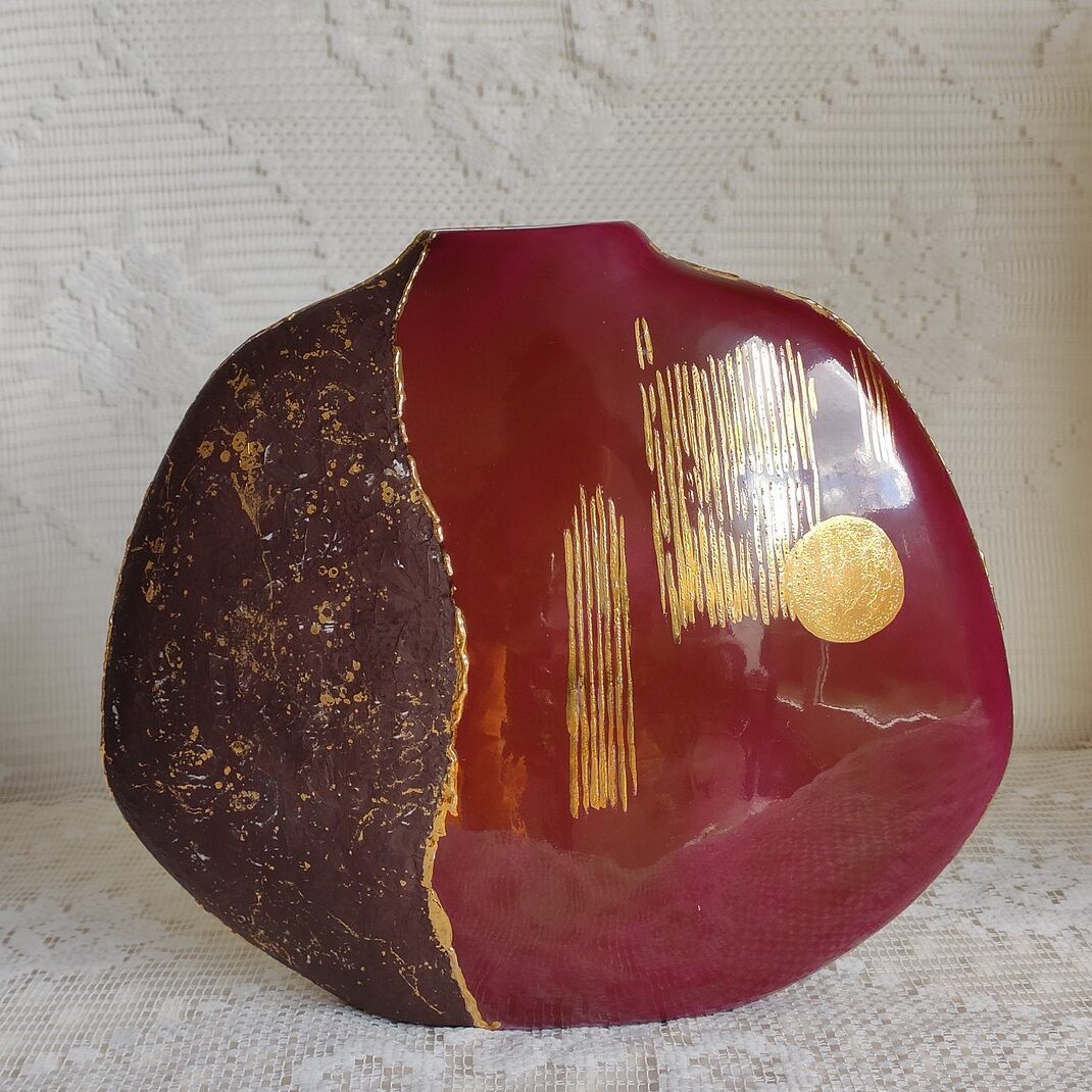 Virebent porcelain art vase