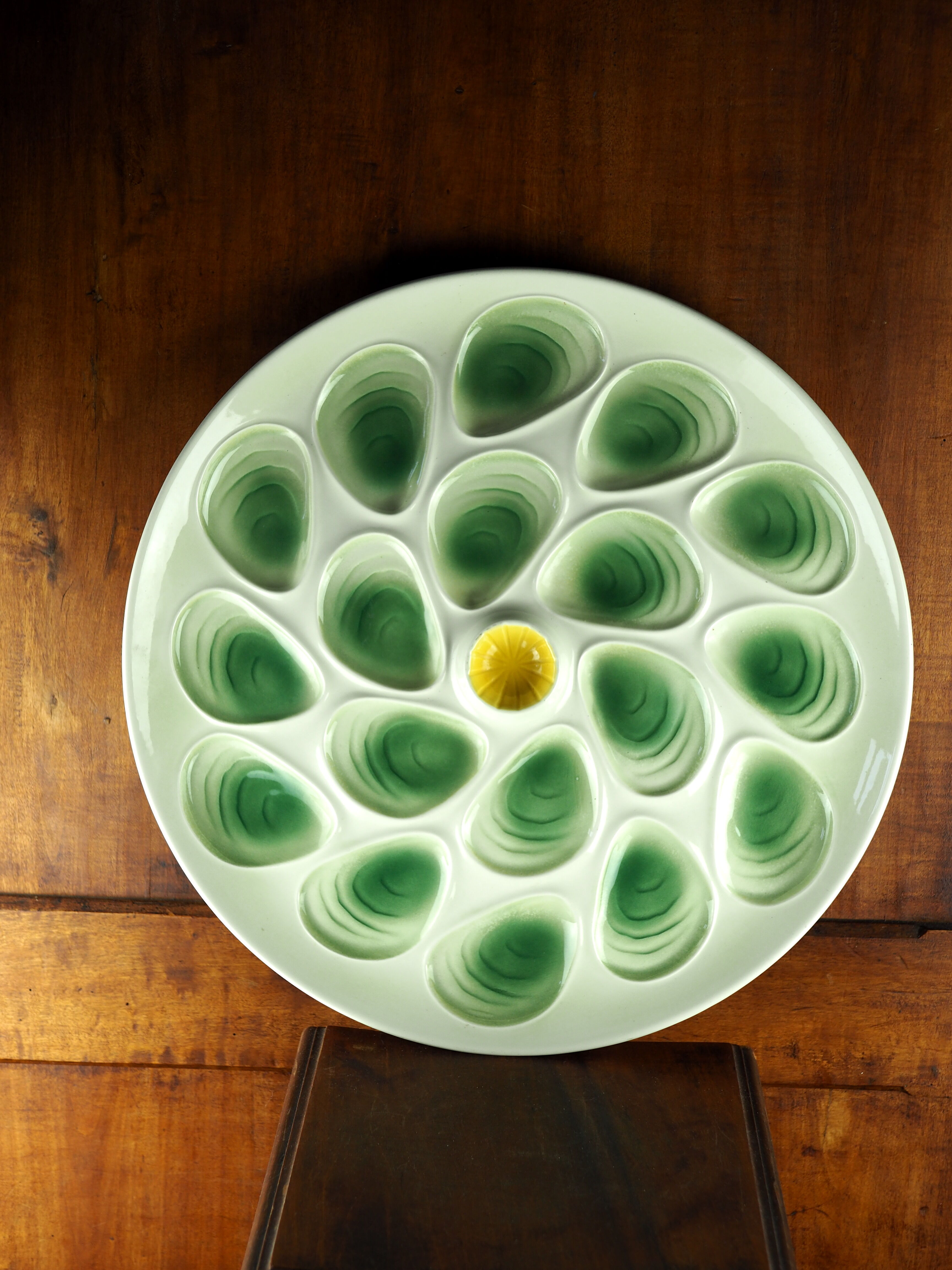 Large oyster dish in pastel colors - Saline earthenware - 70s