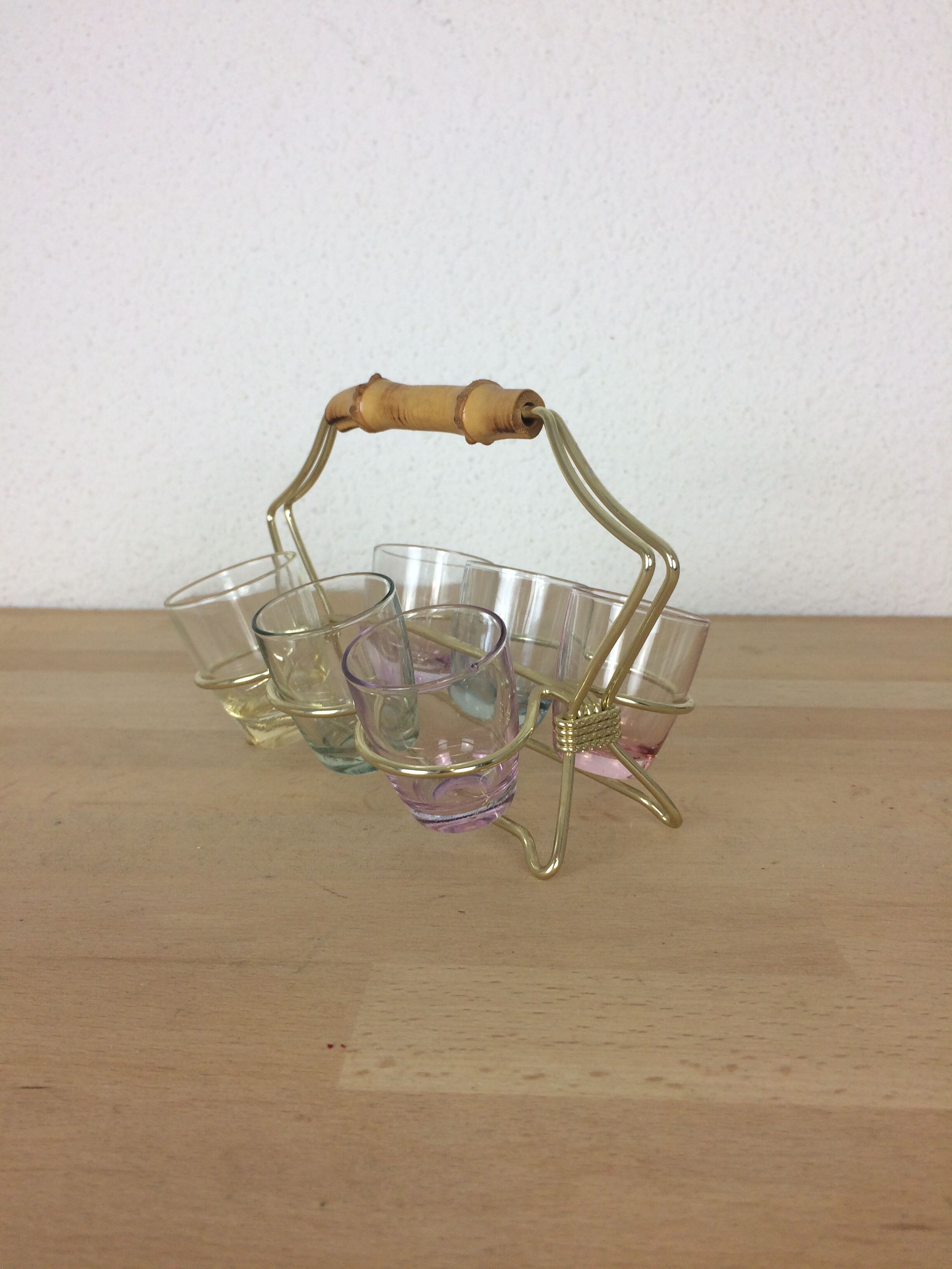 Liquor service, 6 glasses and metal structure