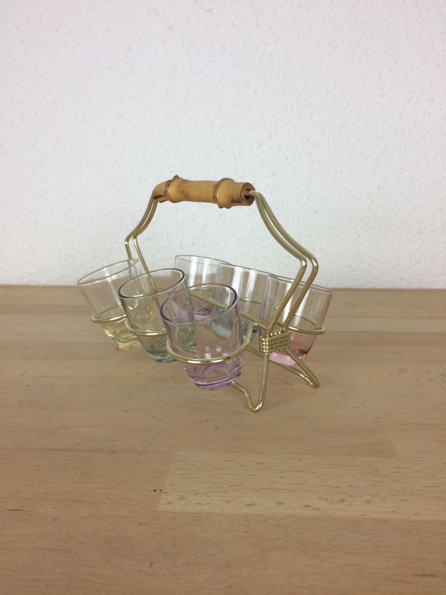 Liquor service, 6 glasses and metal structure