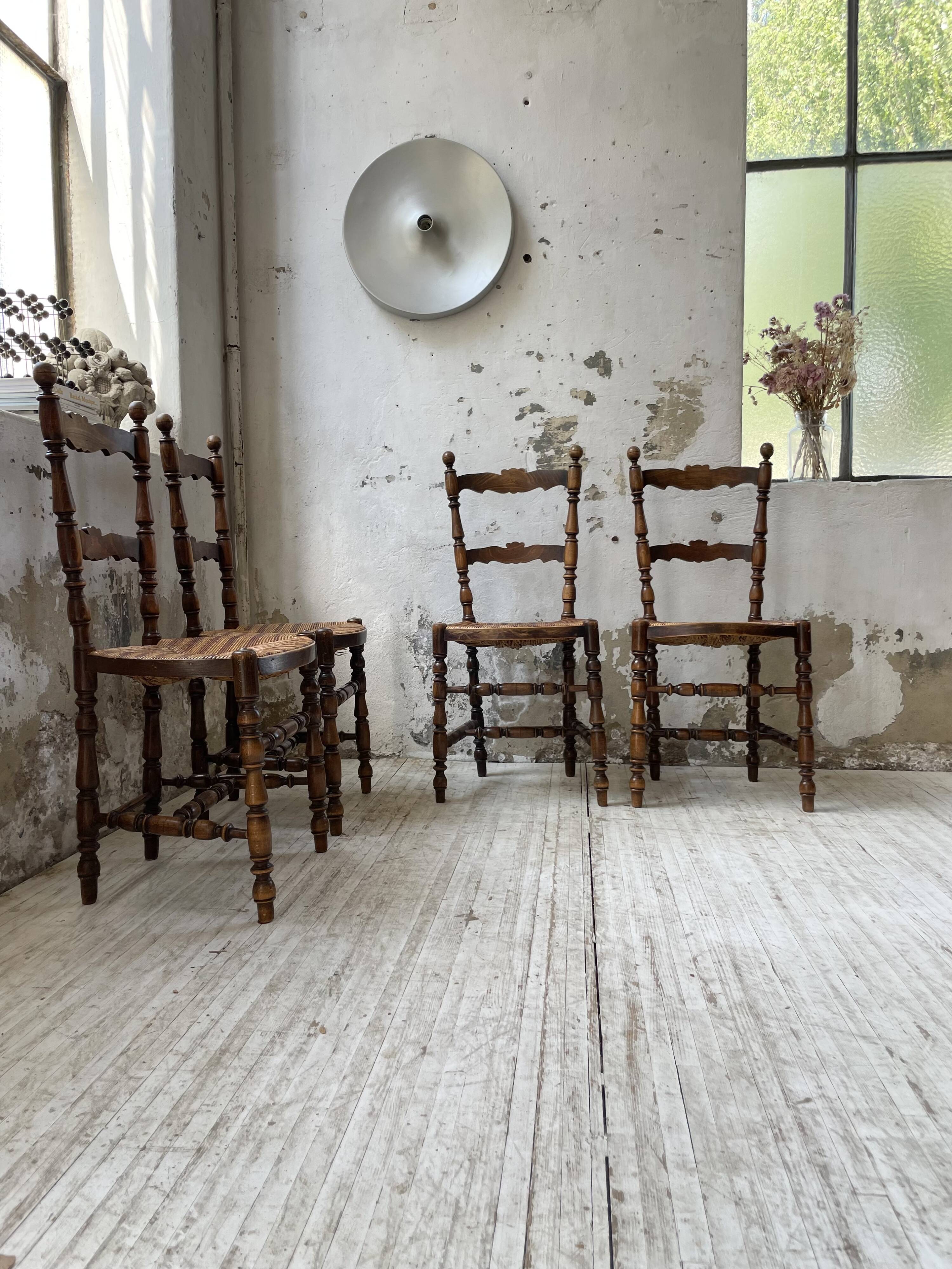 Set of rustic Provençal mulched chairs