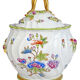Bonbonniere in Italian porcelain from Florence, signed, Herend style, gilded with 24 carat gold