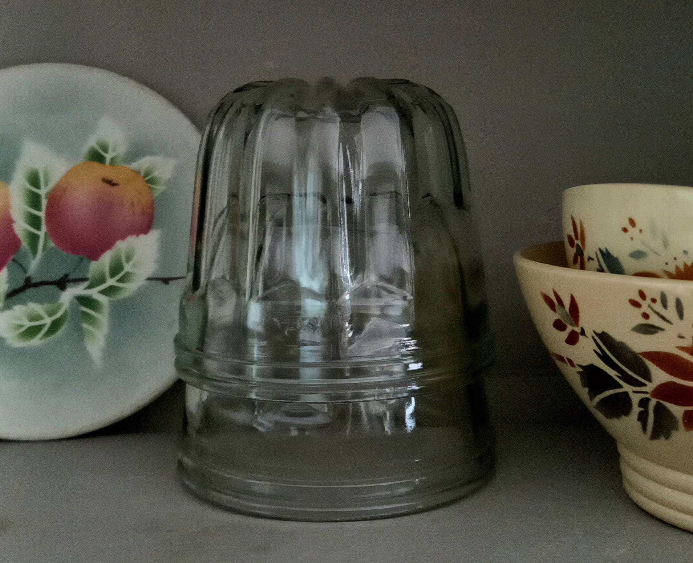 Paire d'anciens moules cannelés en verre. Moules à kouglof / Moules à confitures