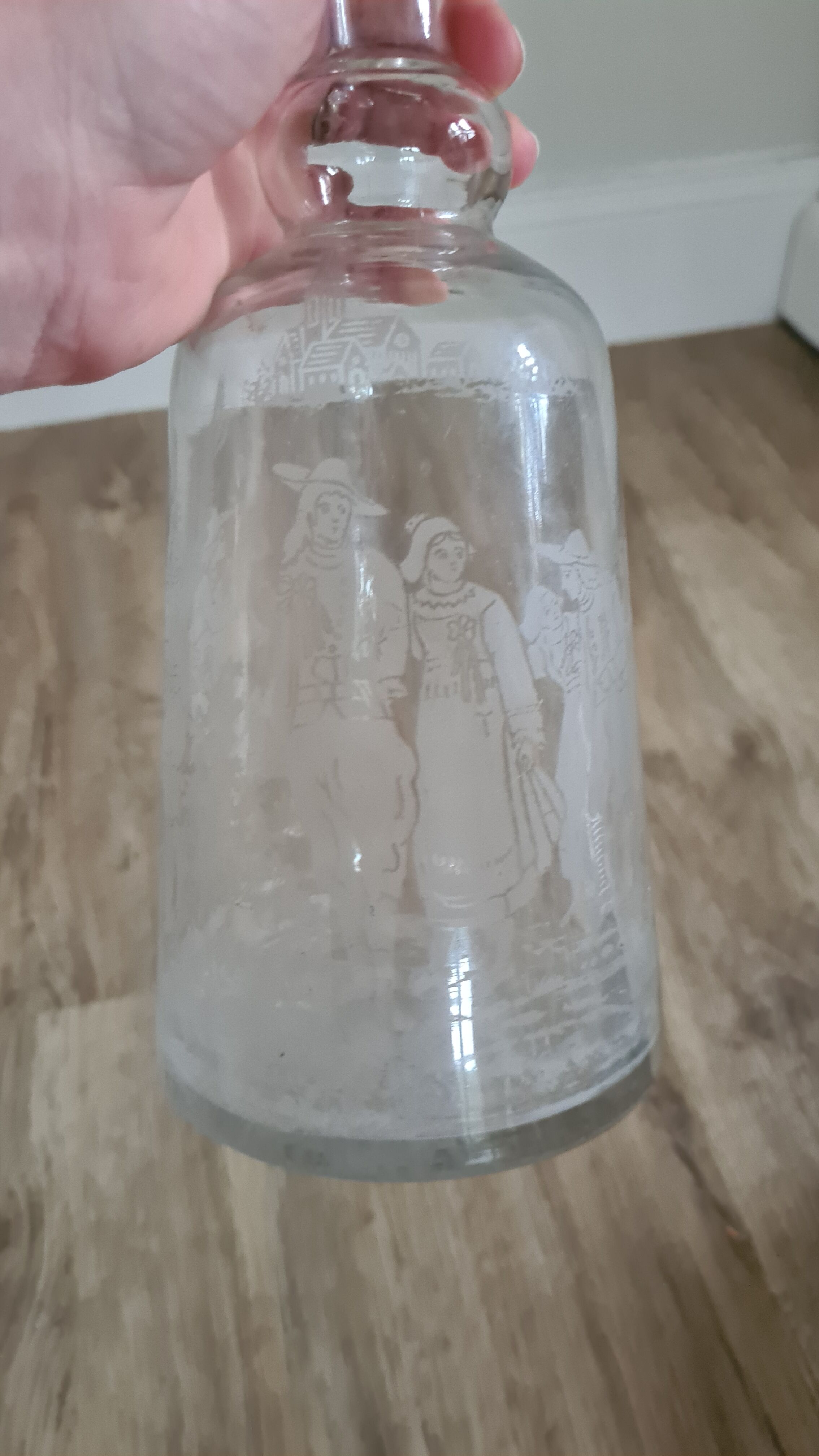 Glass decanter with character designs