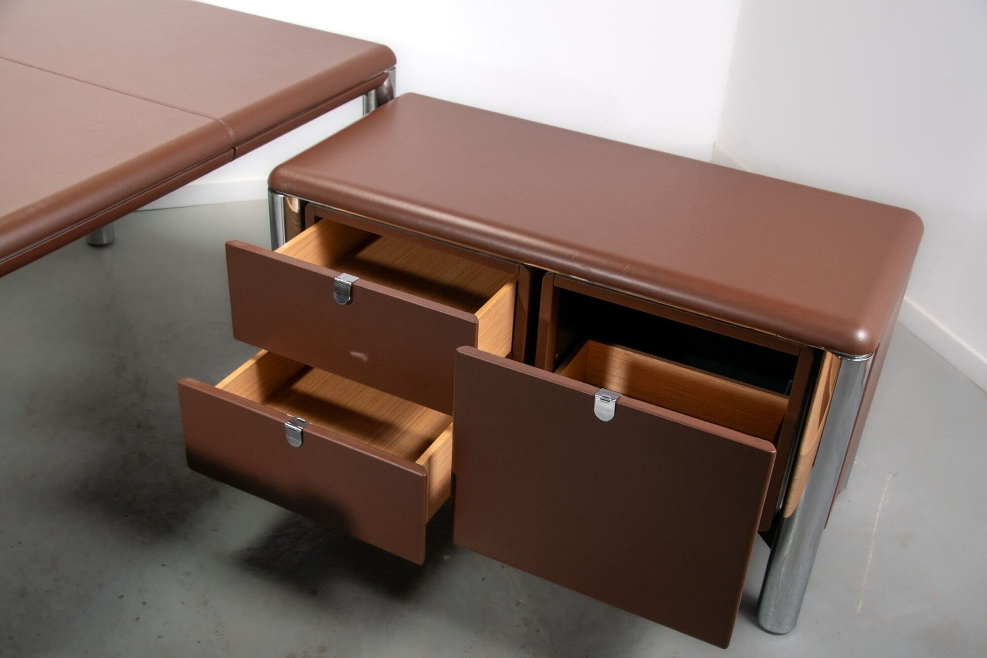 No. 3055D table desk and No. 3076 credenza extension from the Pfister Executive Office Collection for KnollStudio, circa 1988
