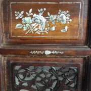 Asian screen in carved wood and mother-of-pearl marquetry.