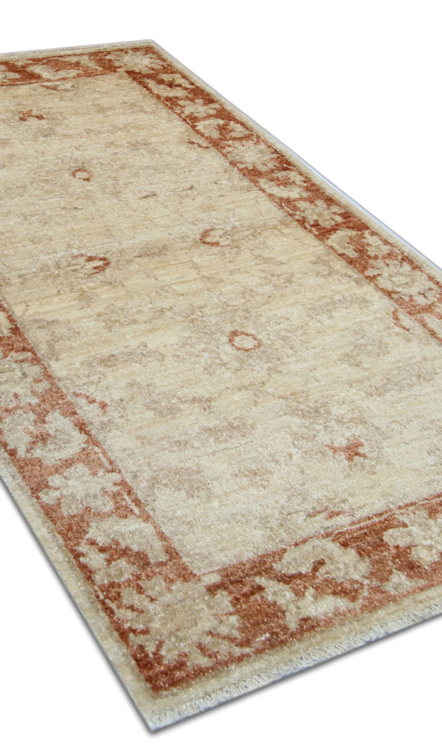 Tapis oriental en laine beige à motif floral