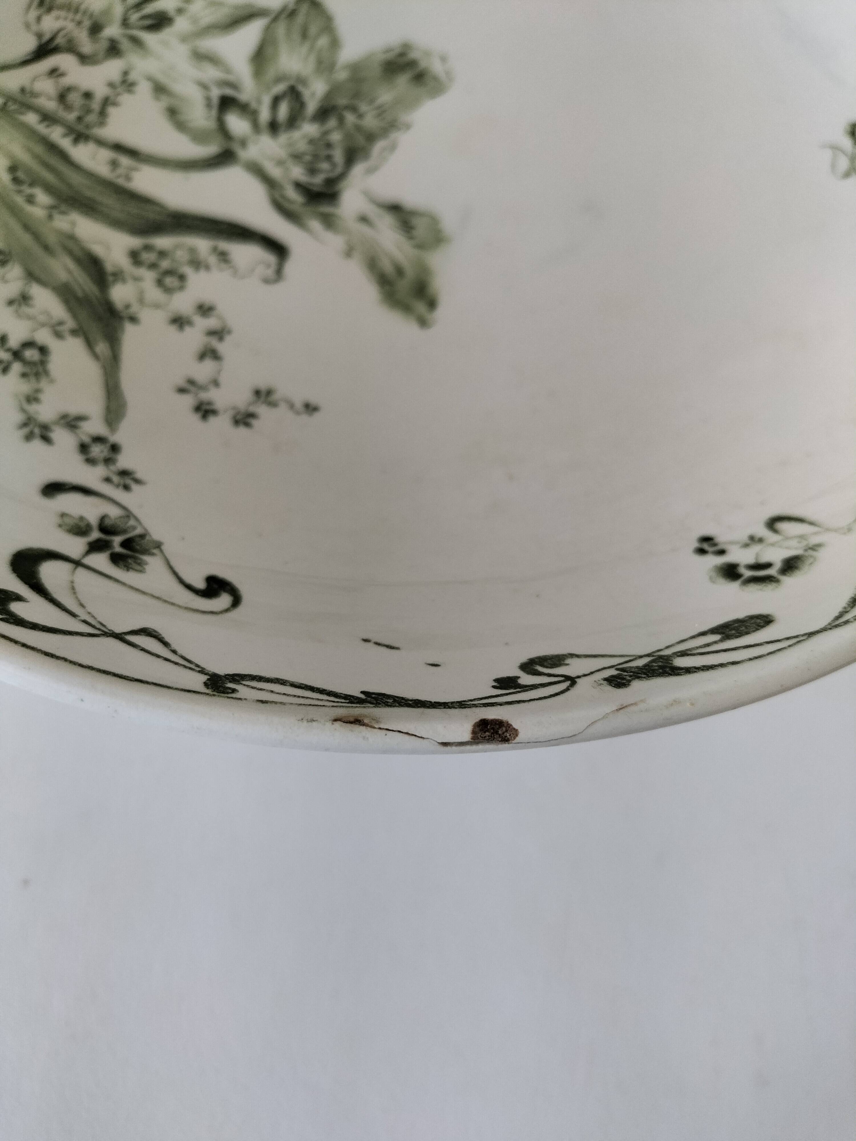 Plate on pedestal Iris Creil Montereau Terre de Fer from the 1900s
