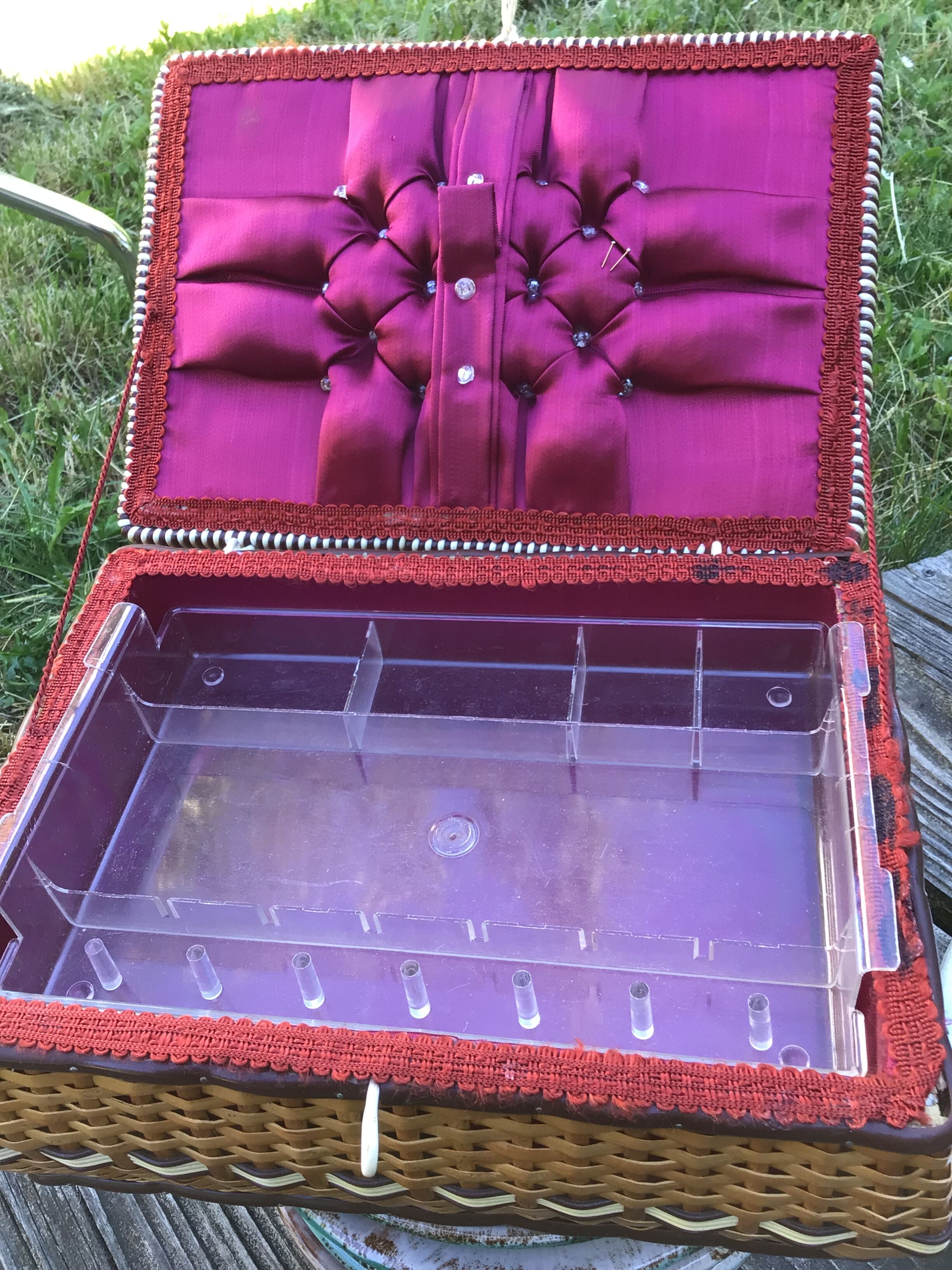 Wicker sewing box and scoubidou cream and brown