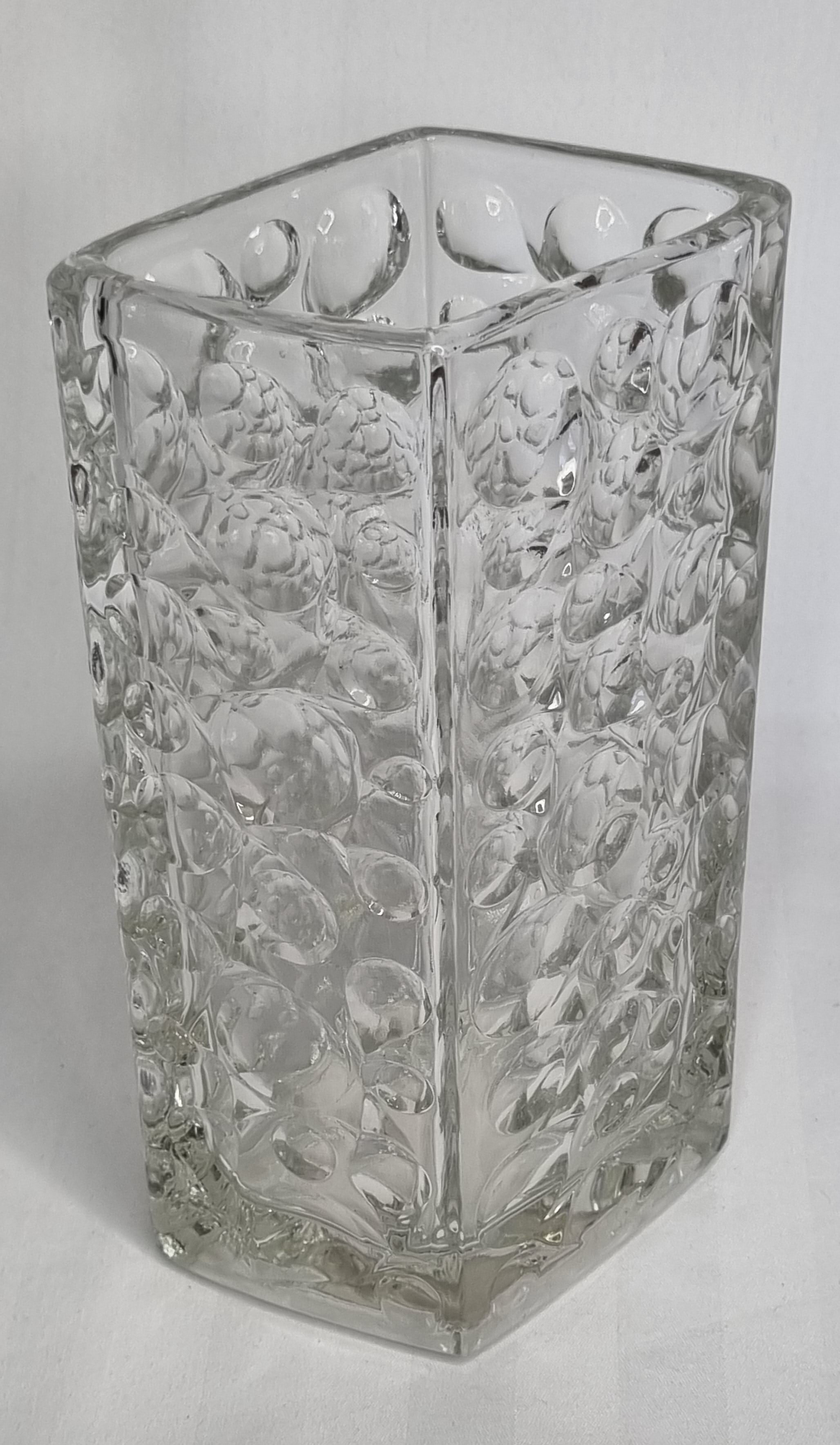 Textured vintage glass vase, 21 cm