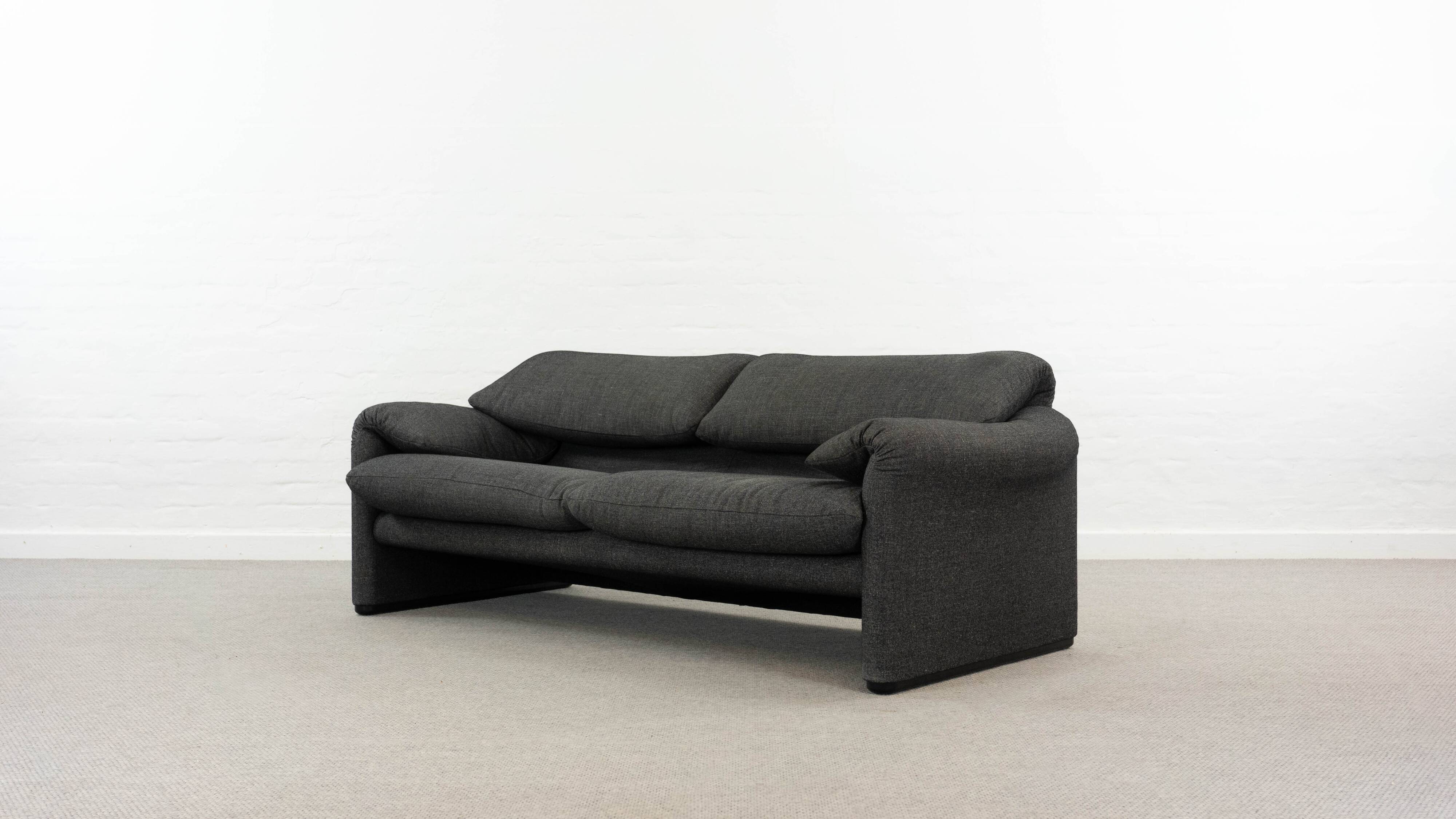 Maralunga 2.5-seat Sofa by Vico Magistretti for Cassina, Italy
