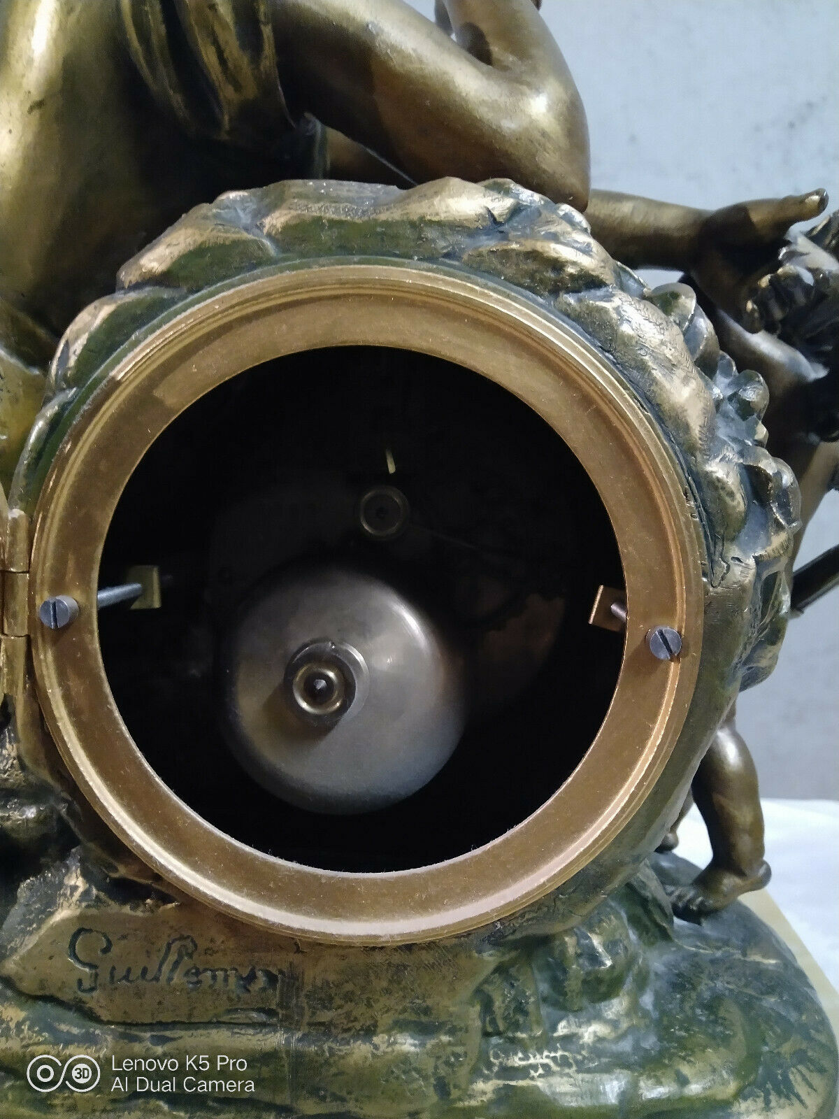 Pendule sculpture in Guillemin regulation