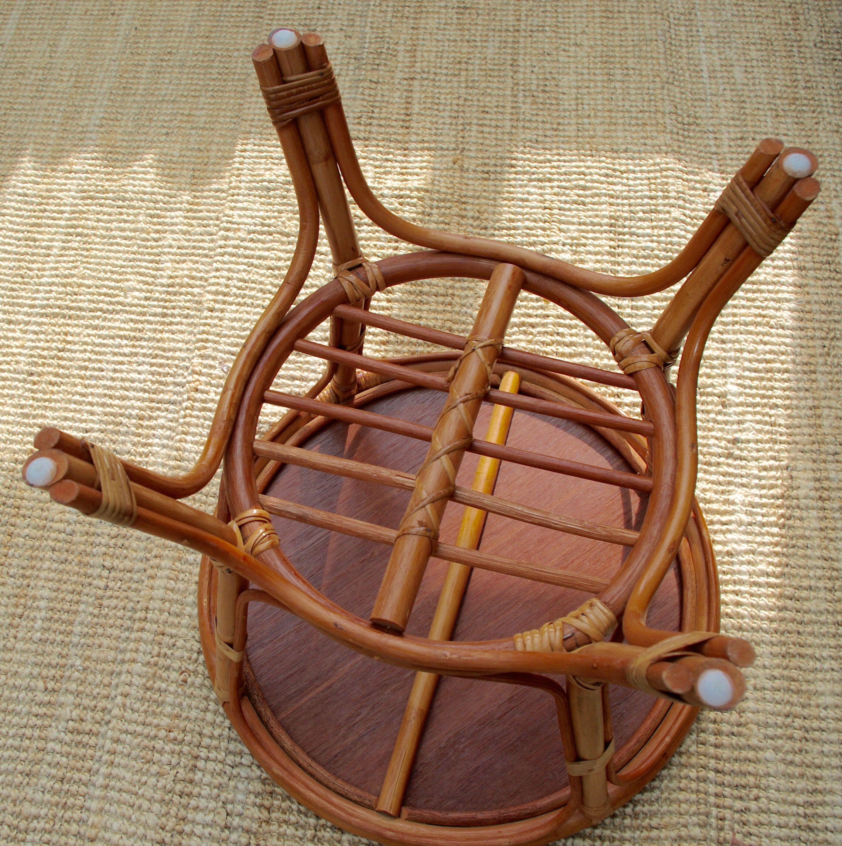 Table appoint ronde en rotin