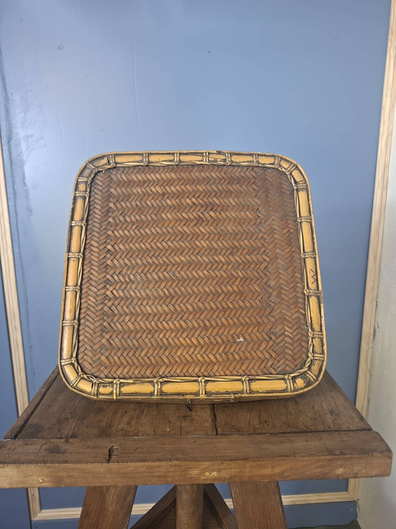 Antique Chinese woven bamboo basket with lid — 19th/20th century
