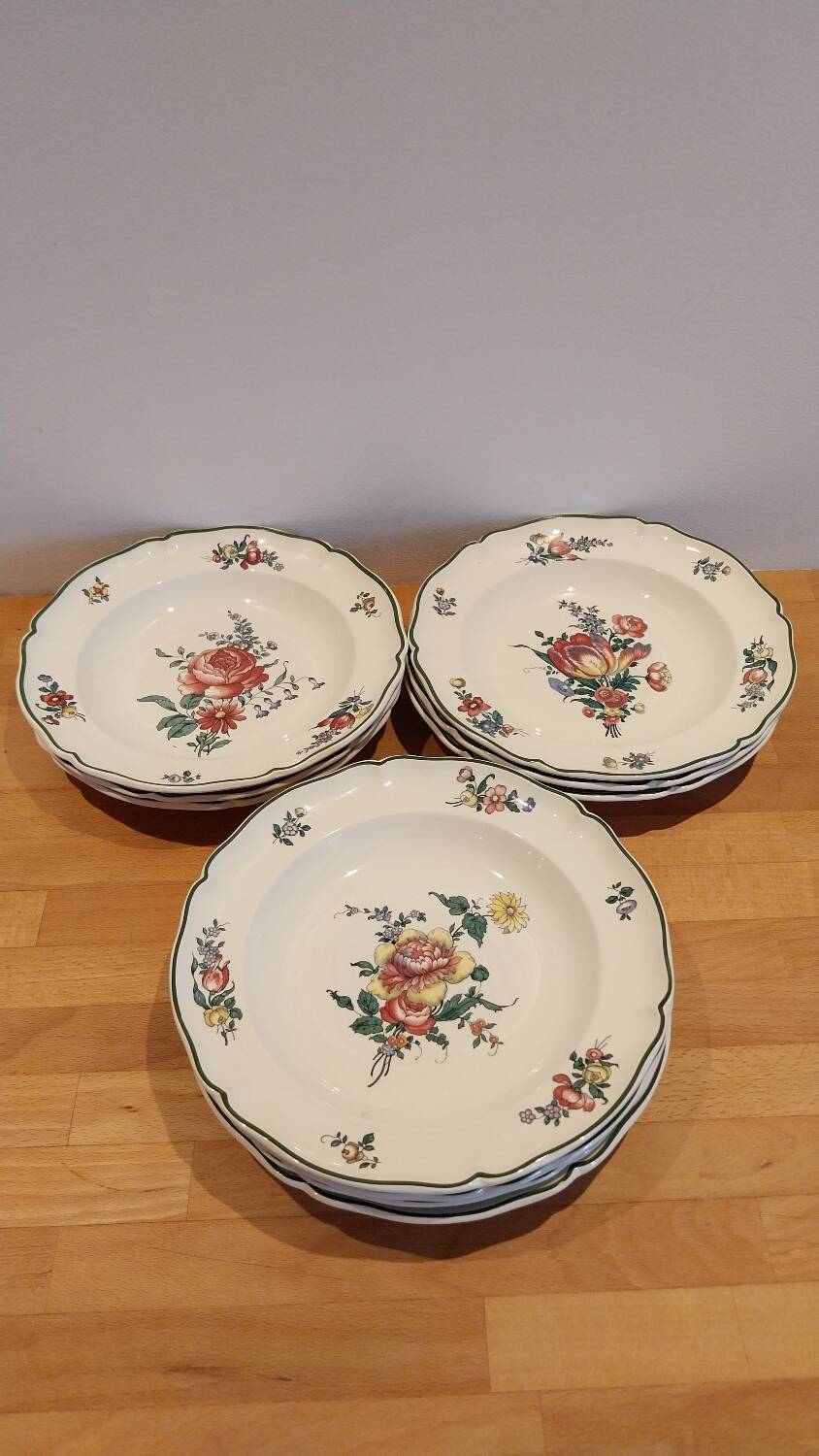 10 vintage Villeroy & Boch plates with flowers
