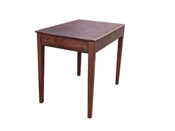 Table, bureau, table d’appoint en bois massif, années 1900