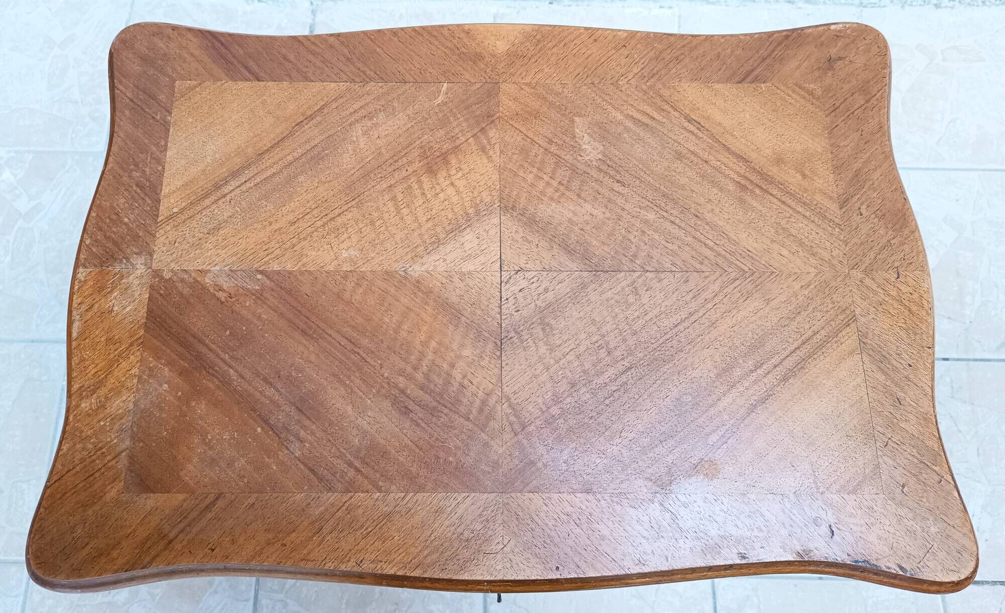 Louis XV work table in walnut, 19th century.
