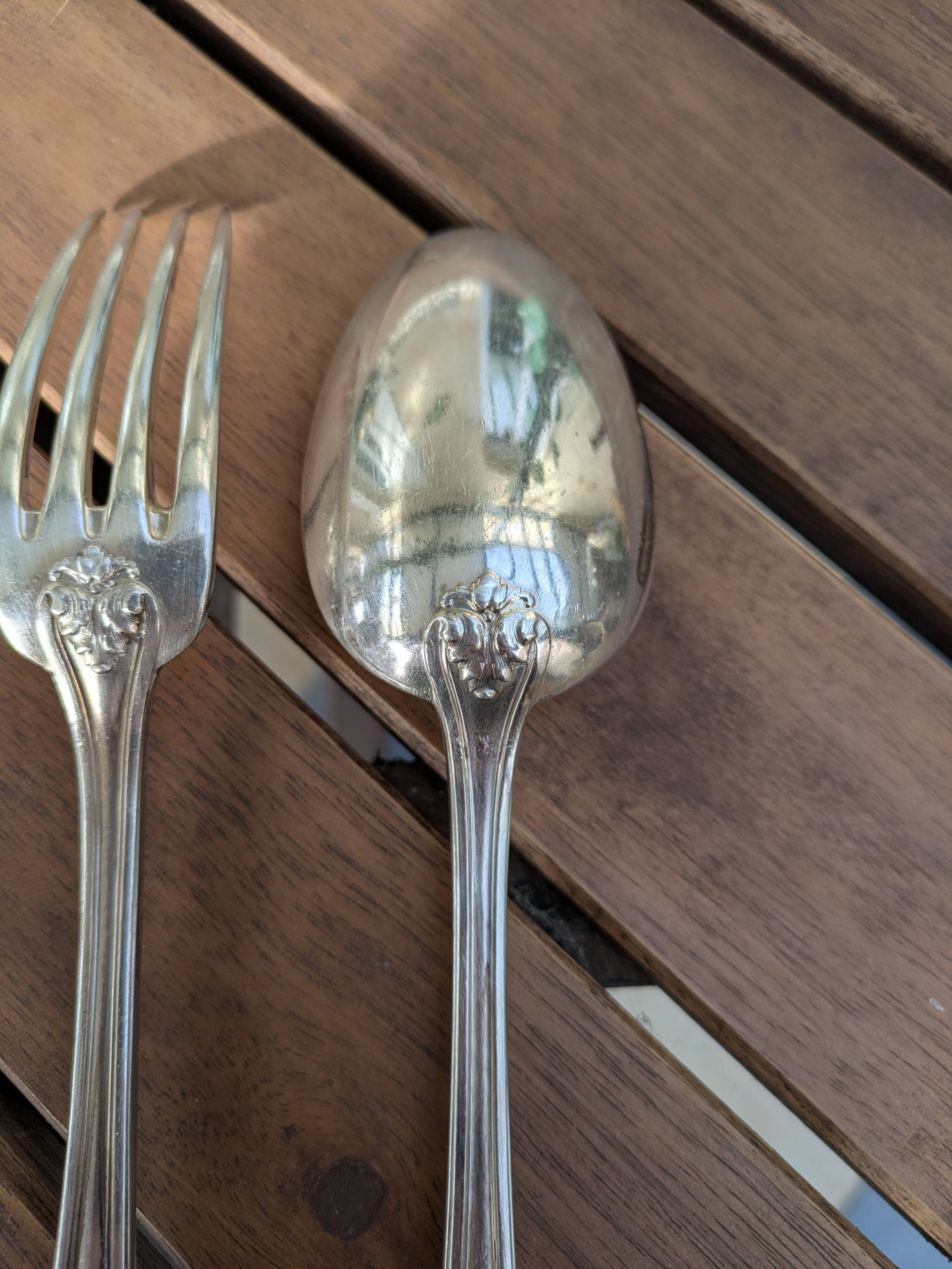 Set of 12 silver plated forks and 12 spoons 84g