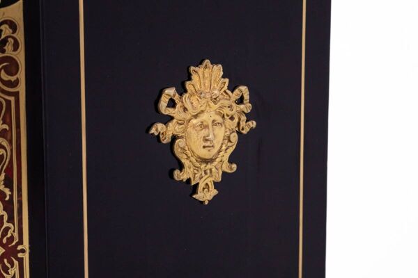 Commode boulle ancienne du milieu du 19ème siècle, France.