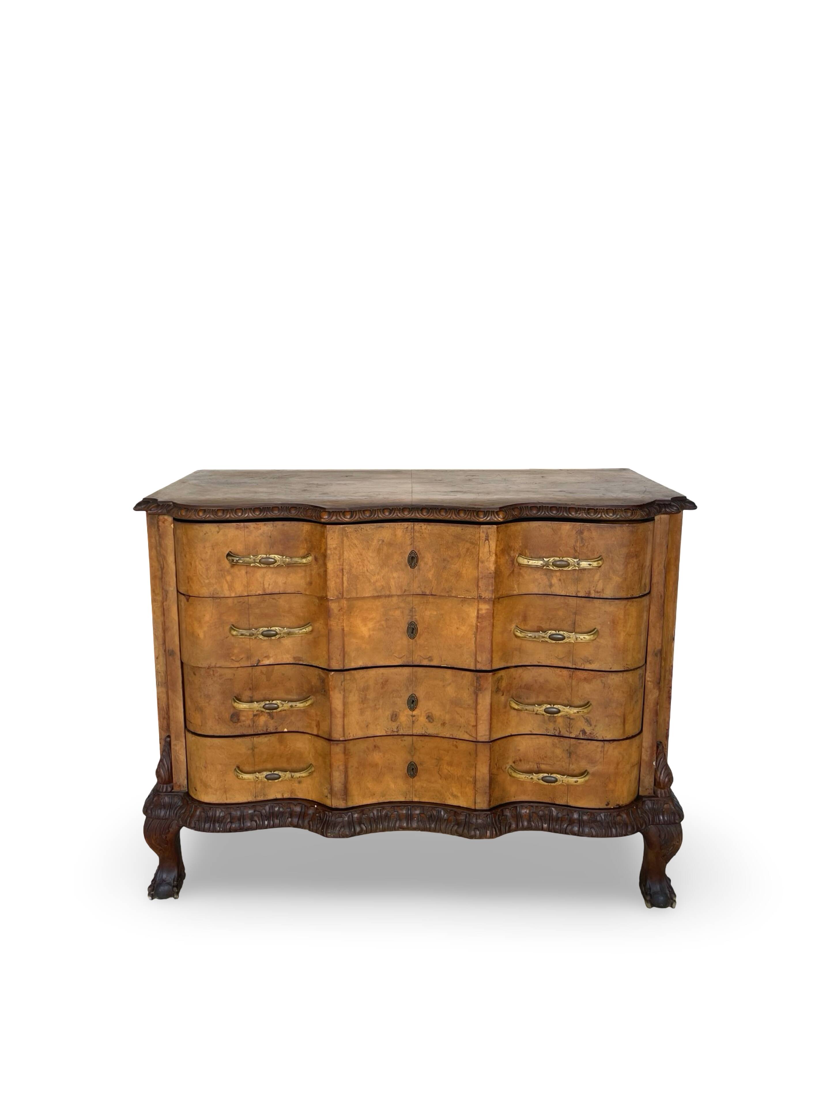 Commode italienne des années 1920.