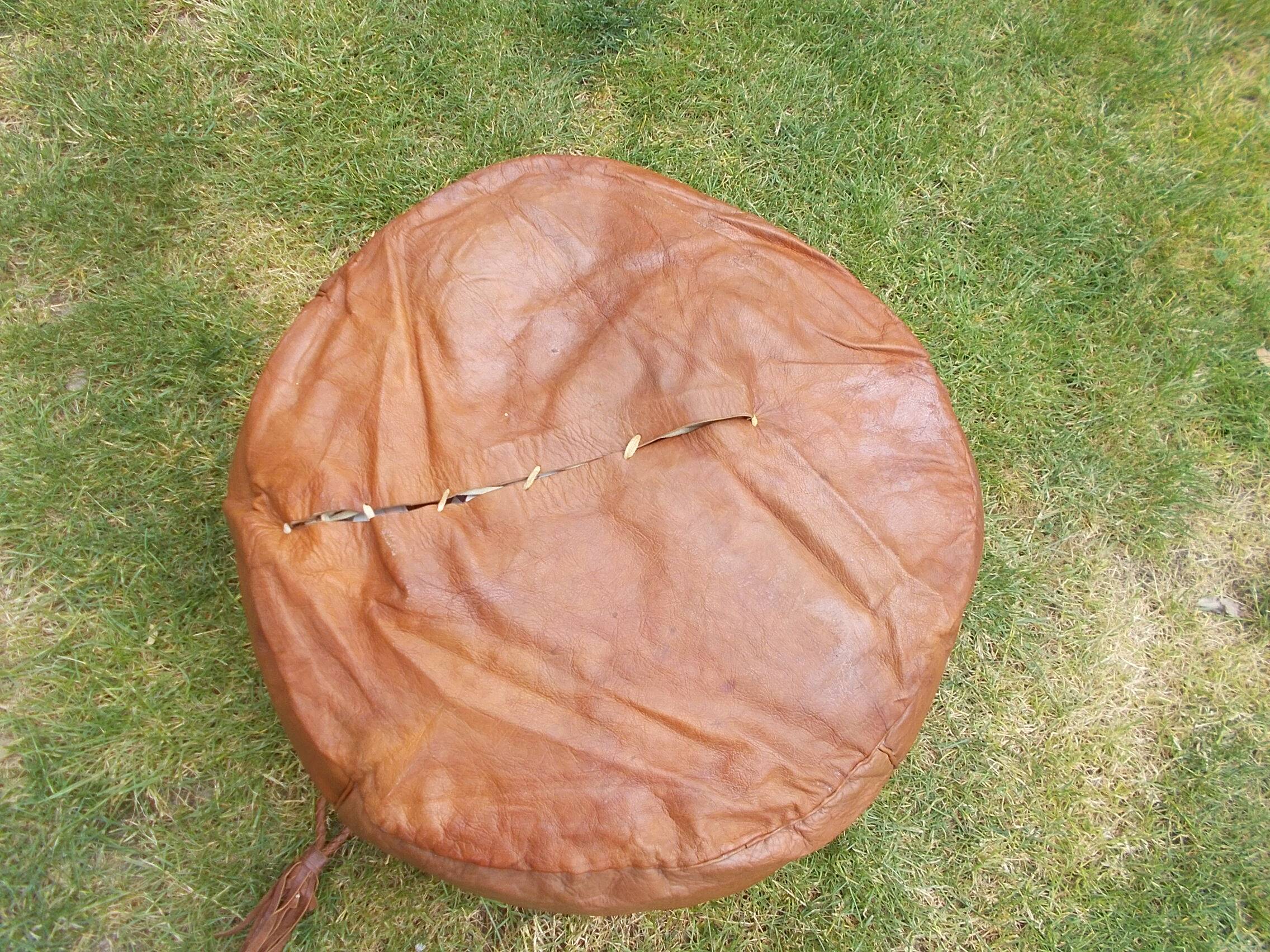 Large vintage Moroccan leather pouf n°2