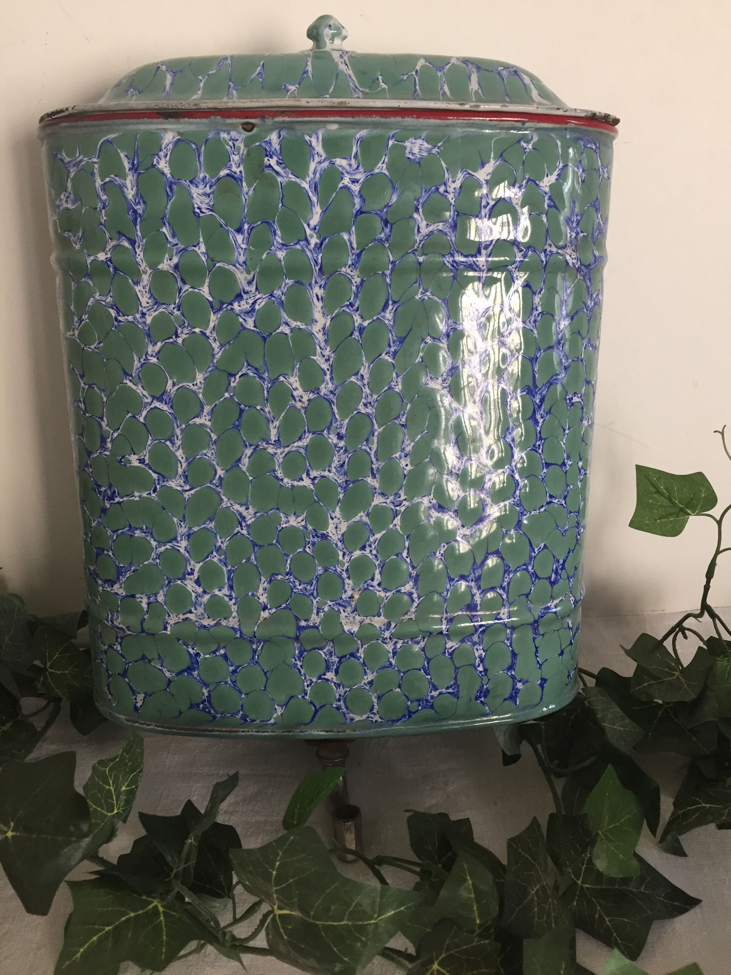 Old enamelled sheet metal wall fountain