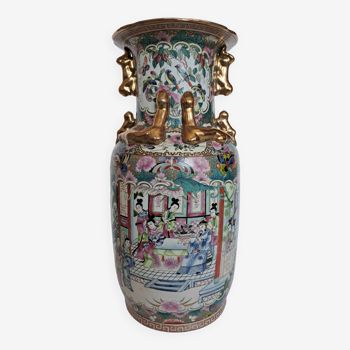 Chinese qianlong porcelain vase (1736–1795)